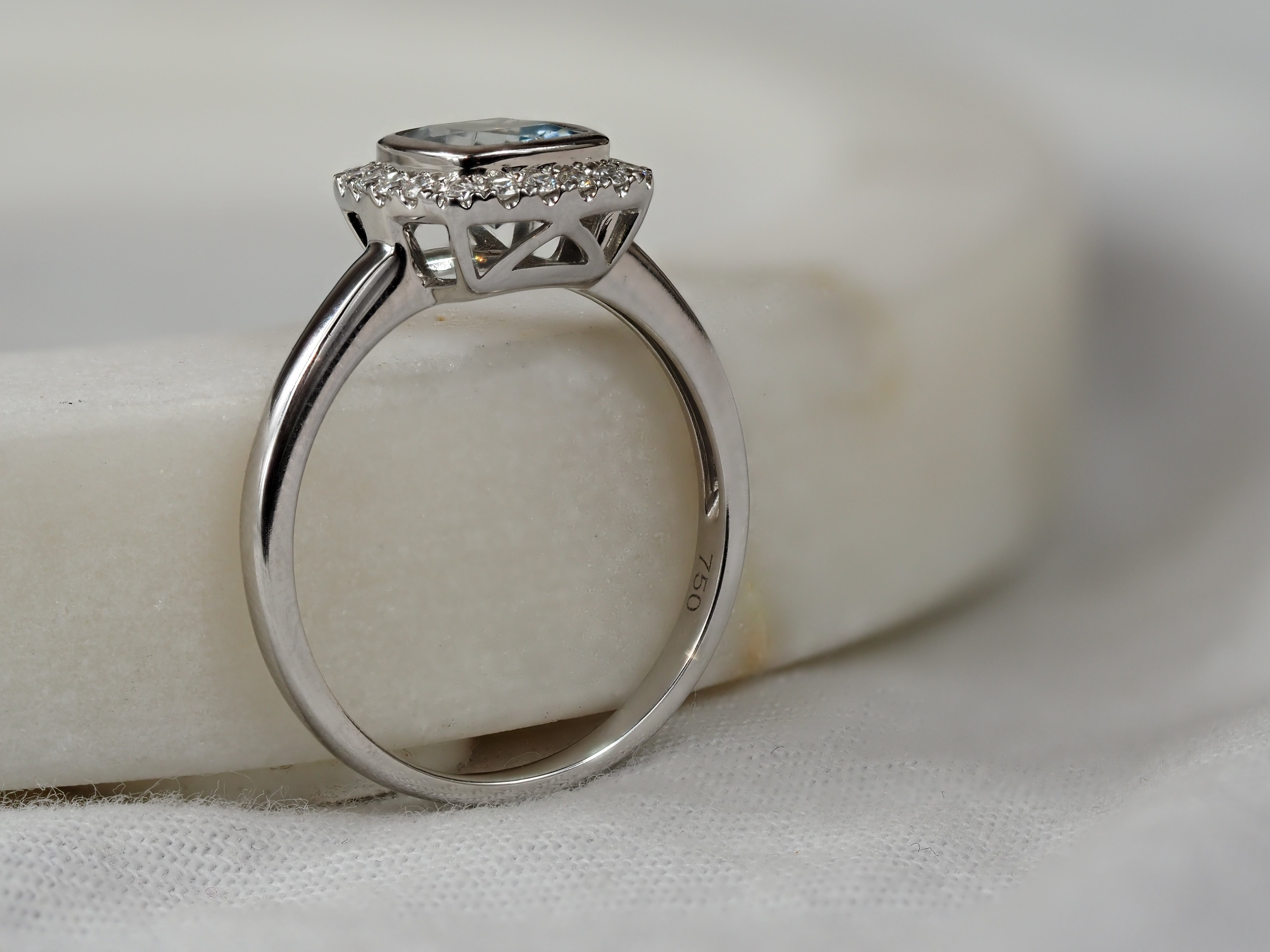 18ct White Gold Aquamarine and Diamond Ring, 6mm Centre