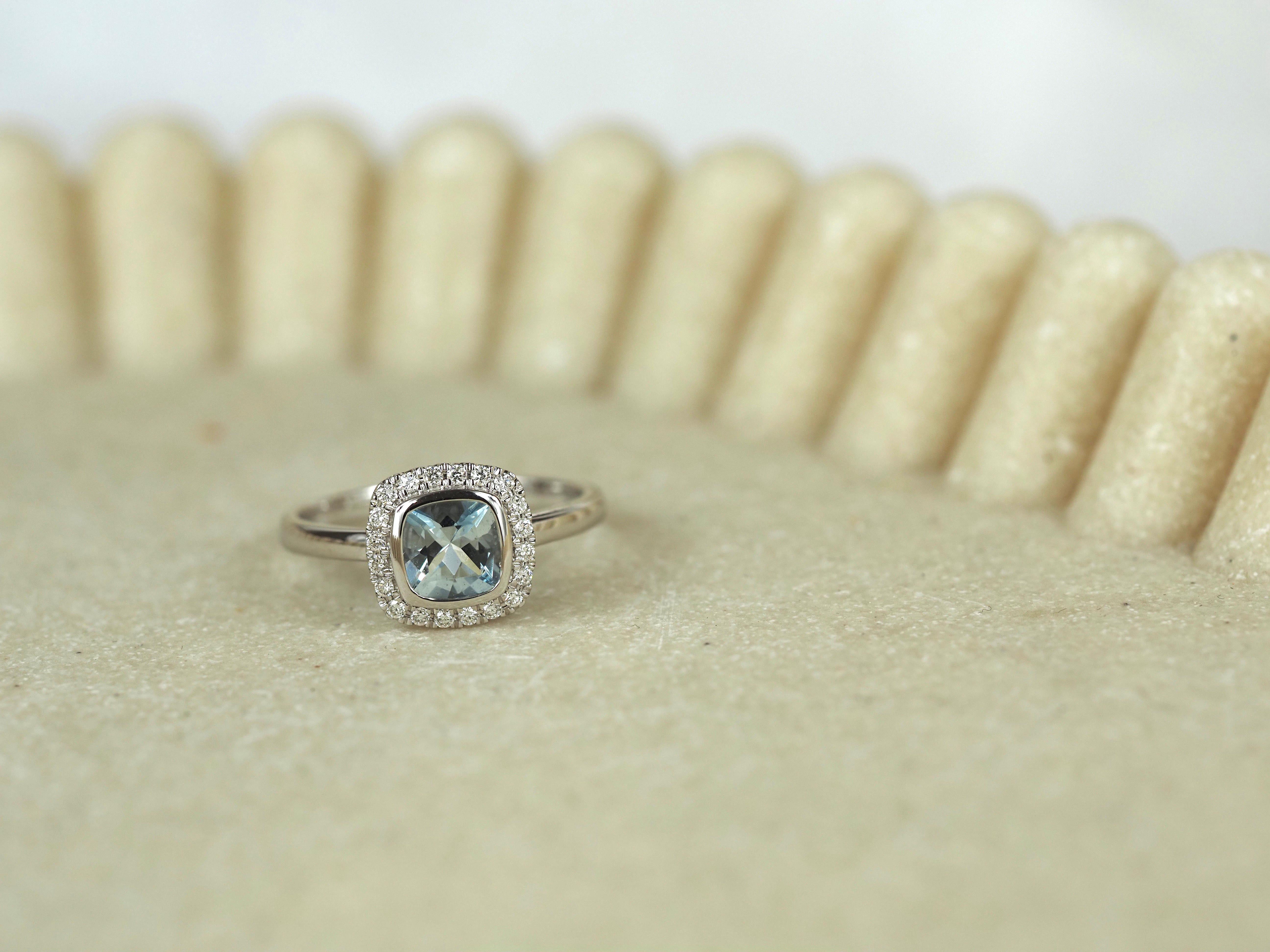 18ct White Gold Aquamarine and Diamond Ring, 6mm Centre