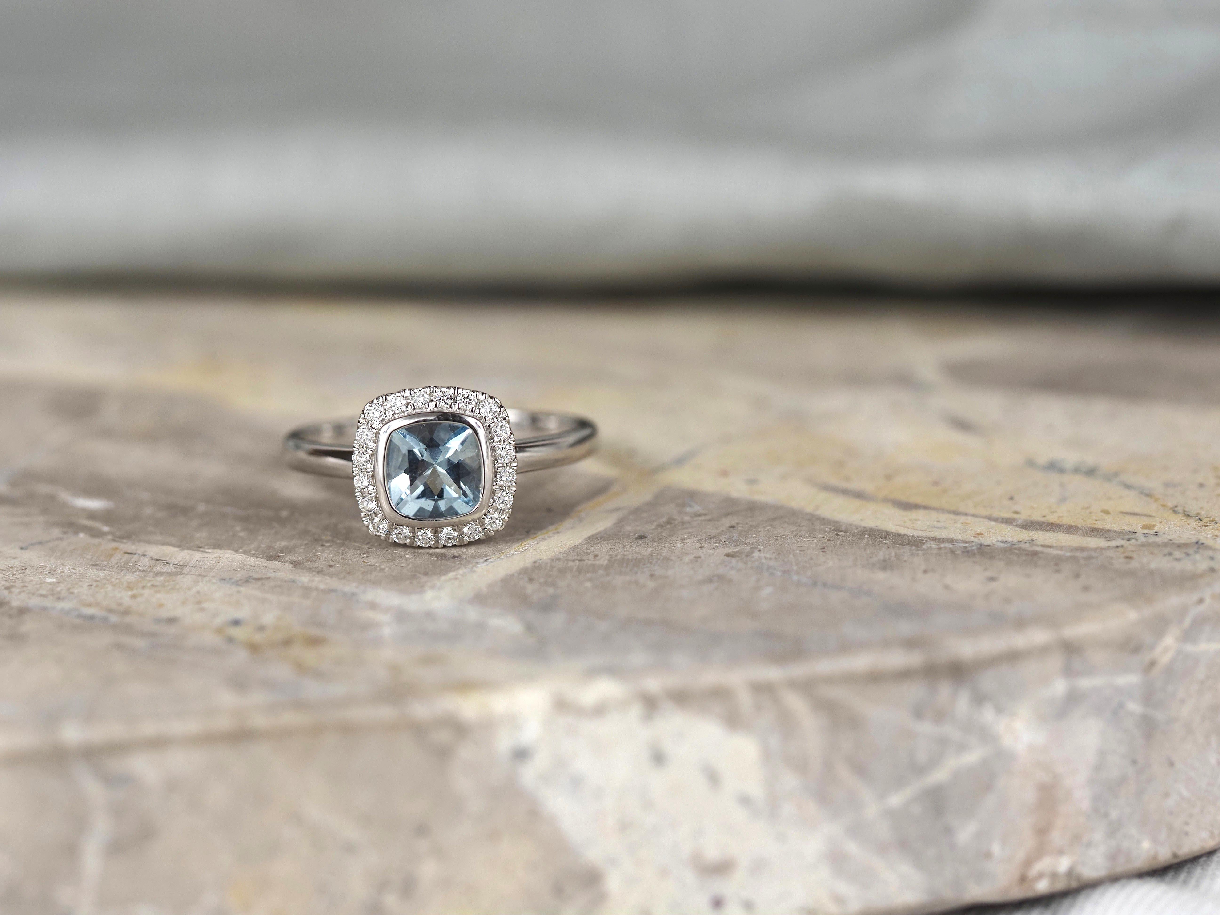 18ct White Gold Aquamarine and Diamond Ring, 6mm Centre