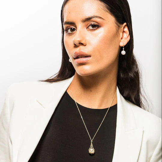 9ct Yellow Gold Diamond and Pearl necklet