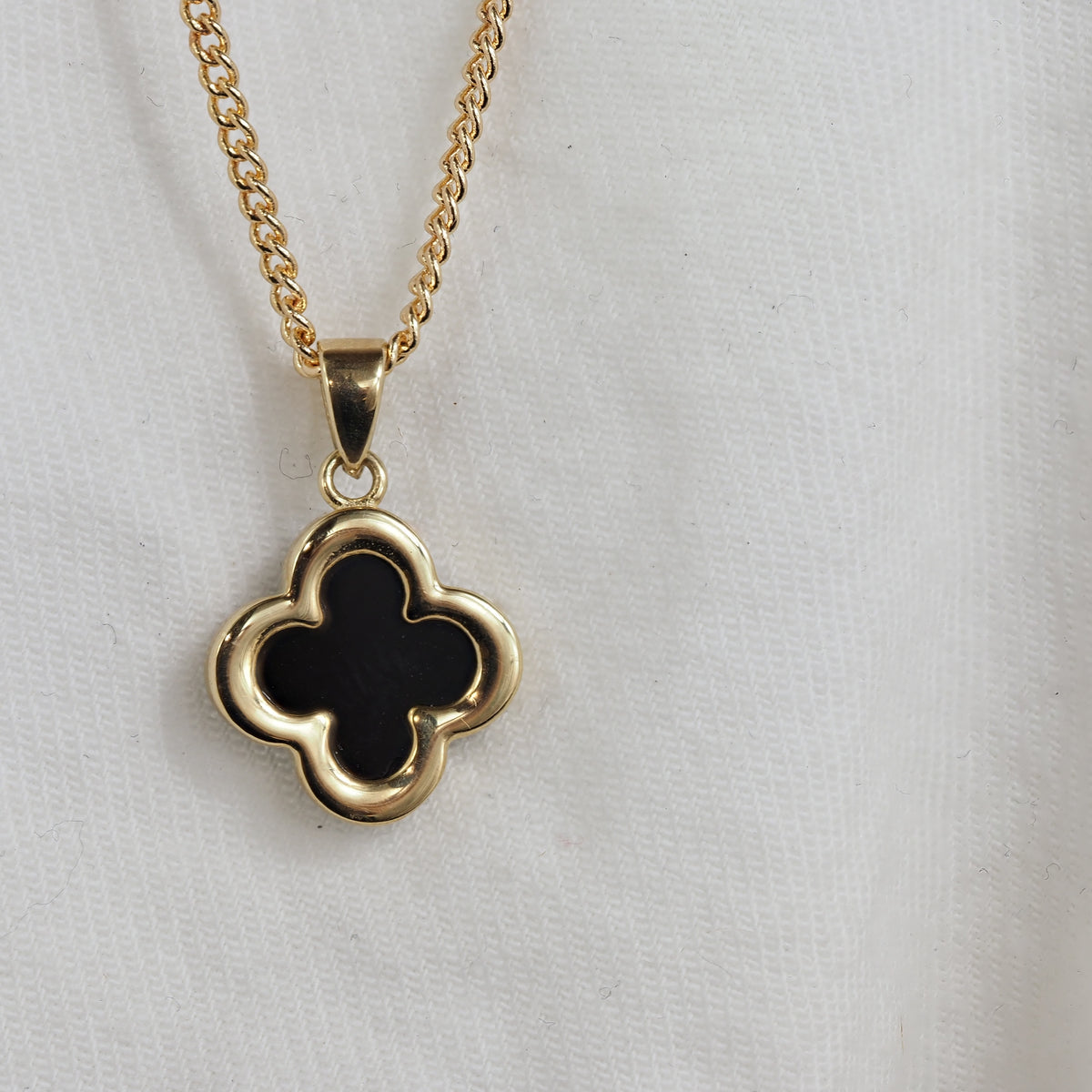 9ct Yellow Gold Black Onyx Clover Pendant