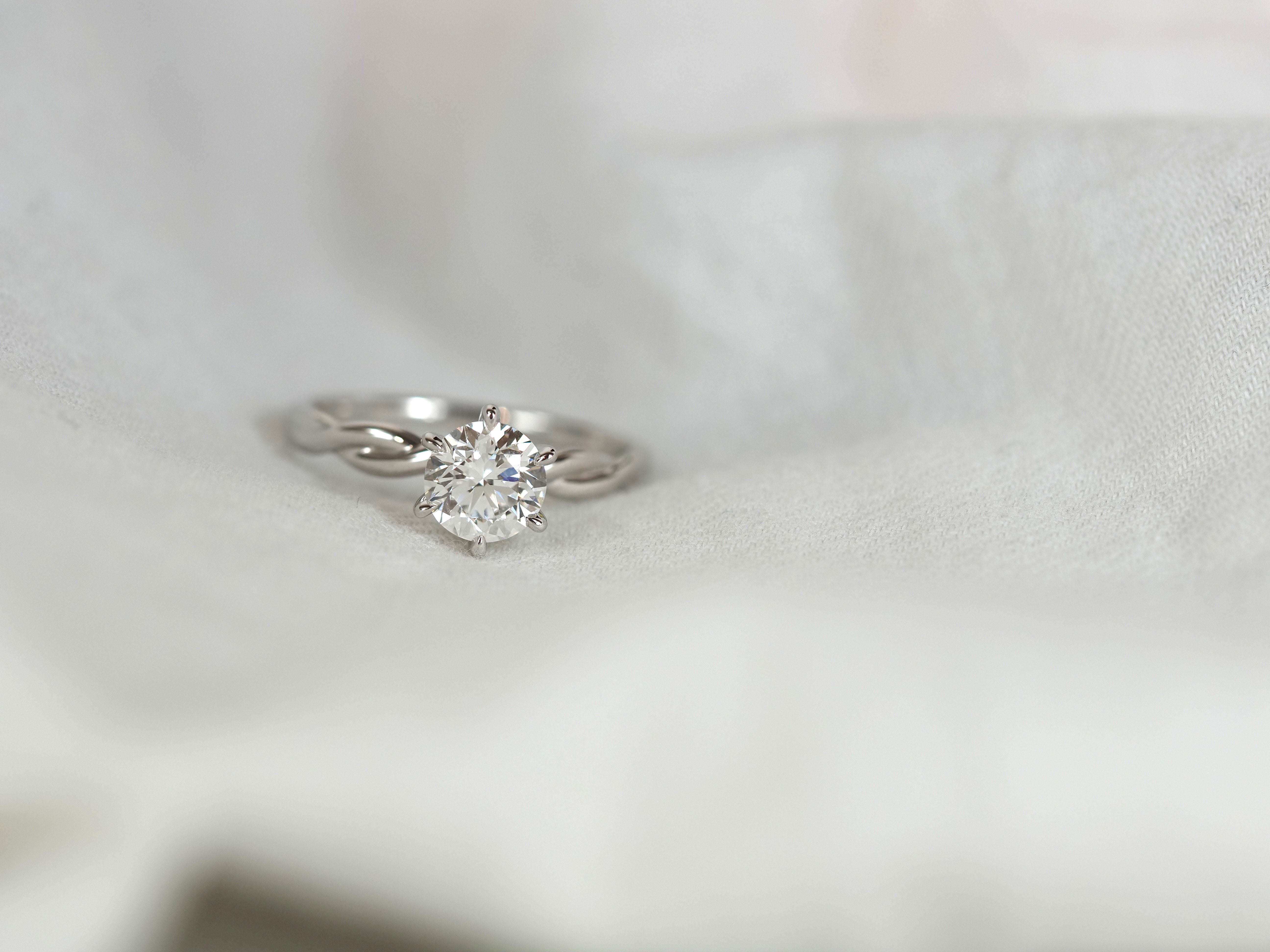 14ct White Gold Lab-Grown Round Brilliant Cut Diamond Engagement Ring, 1ct Centre