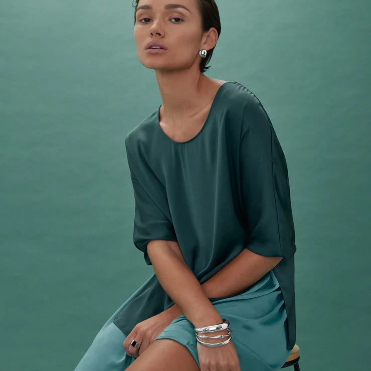 Najo Sterling Silver Daynight Huggie earrings