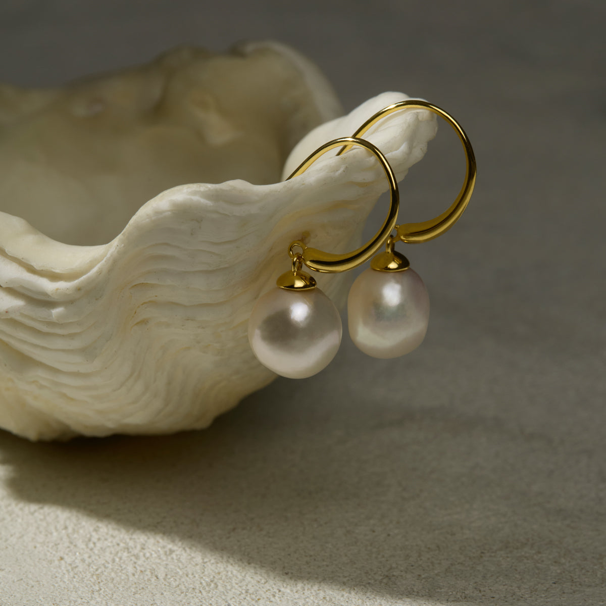 NAJO Ocean Glow Pearl Earrings Yellow Gold Plated