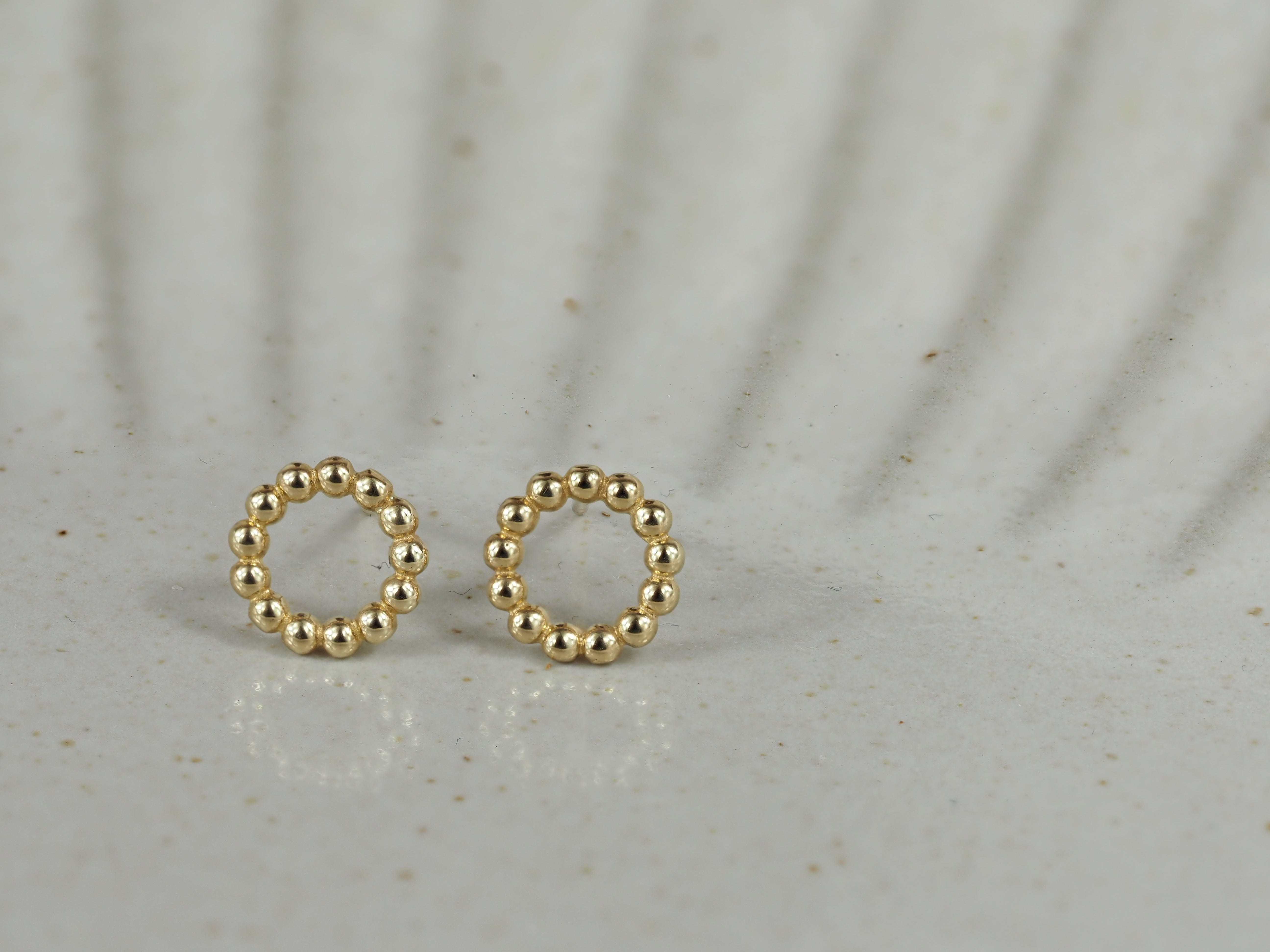 9ct Yellow Gold beaded circle stud