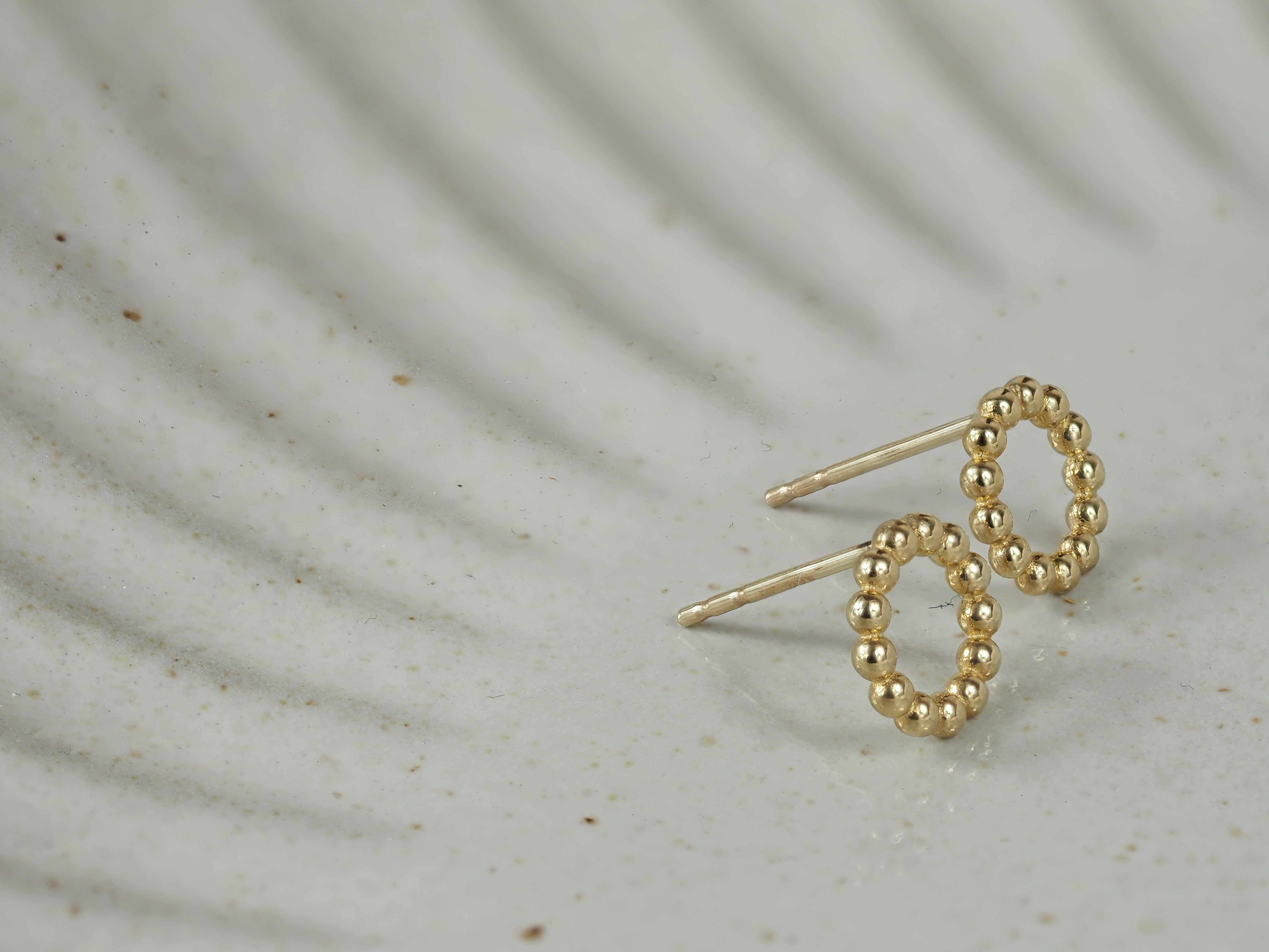 9ct Yellow Gold beaded circle stud