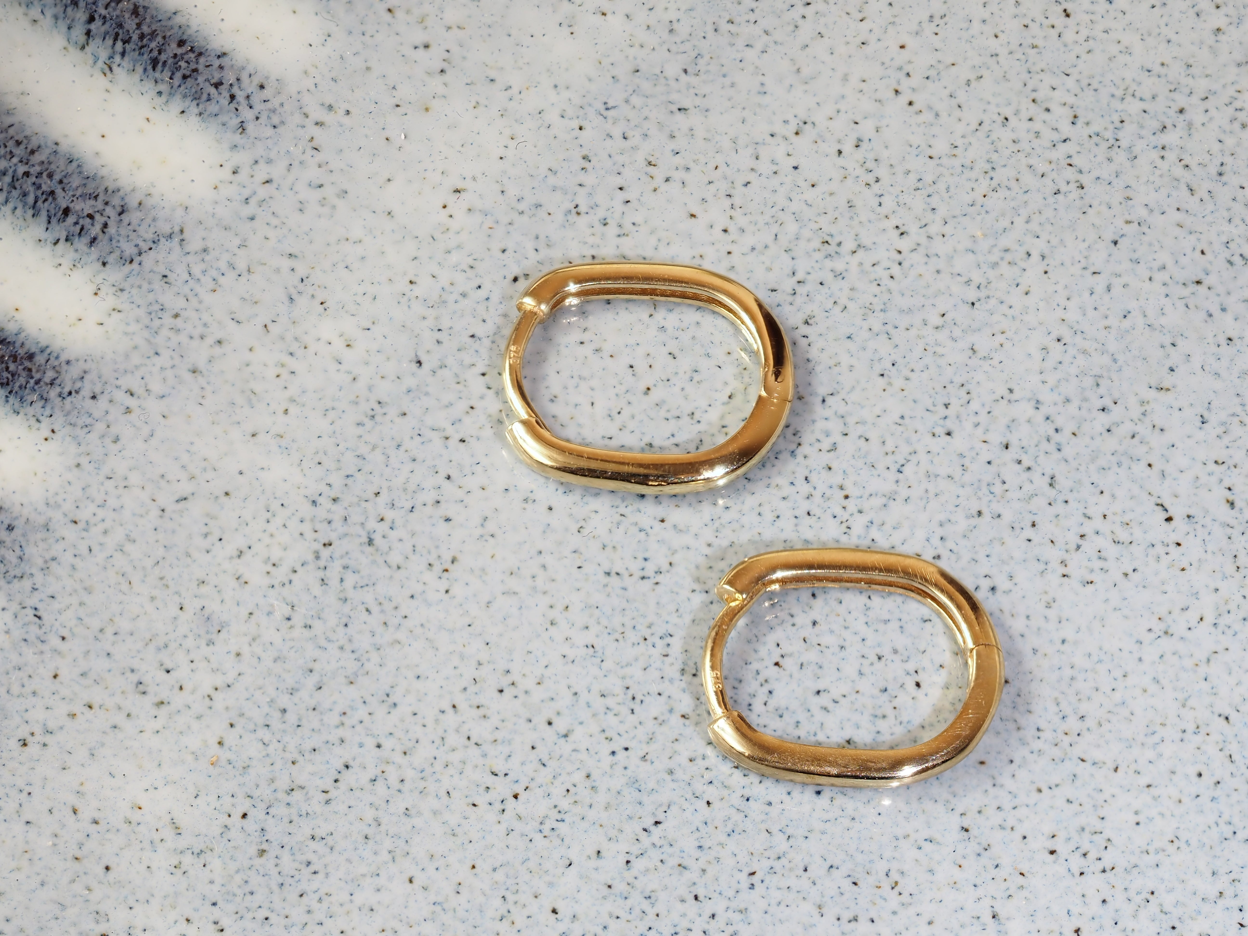 9ct Yellow Gold Paperclip Square Huggie Earrings