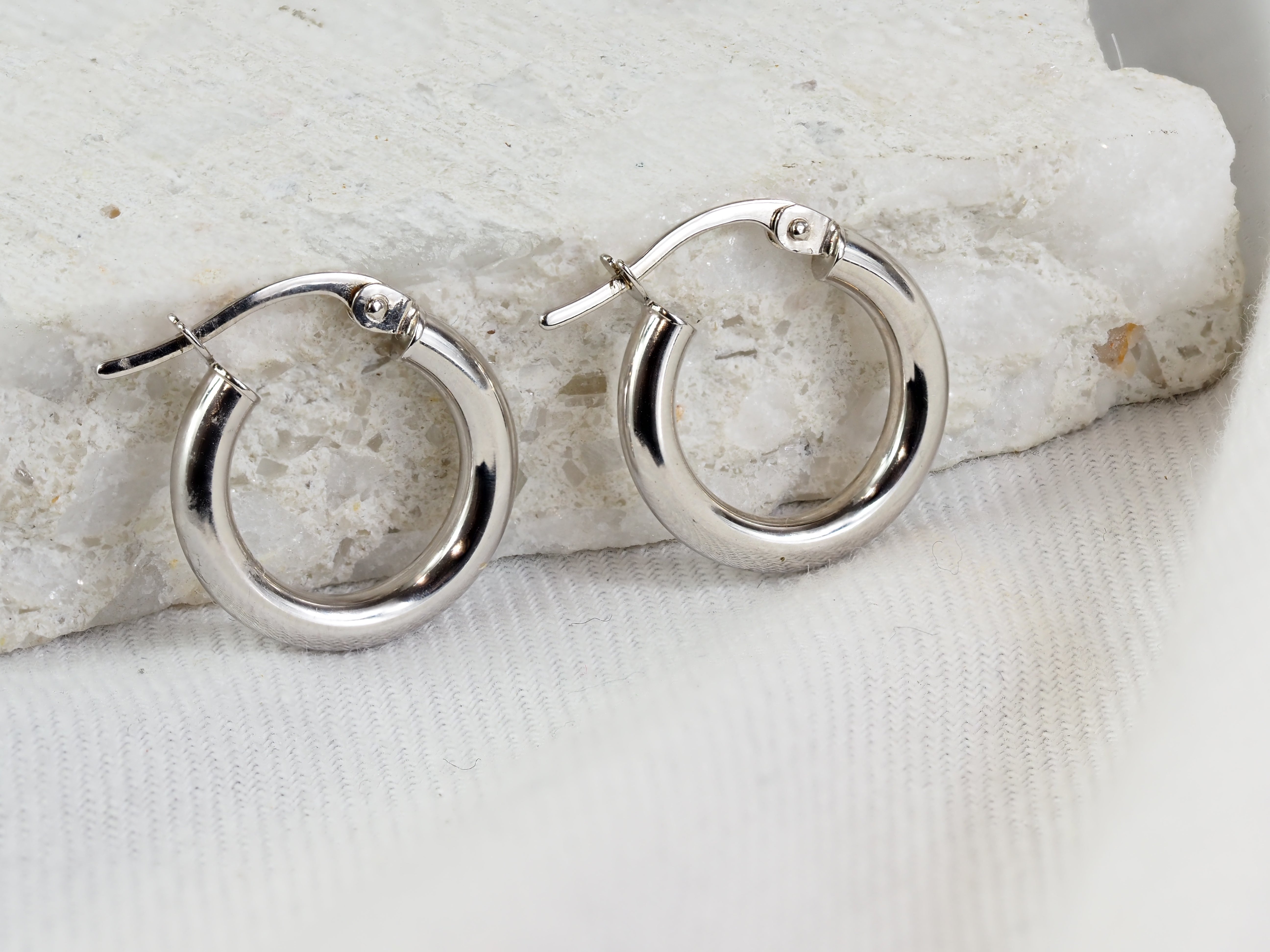 9ct White Gold Round Hoop Earrings, 10mm