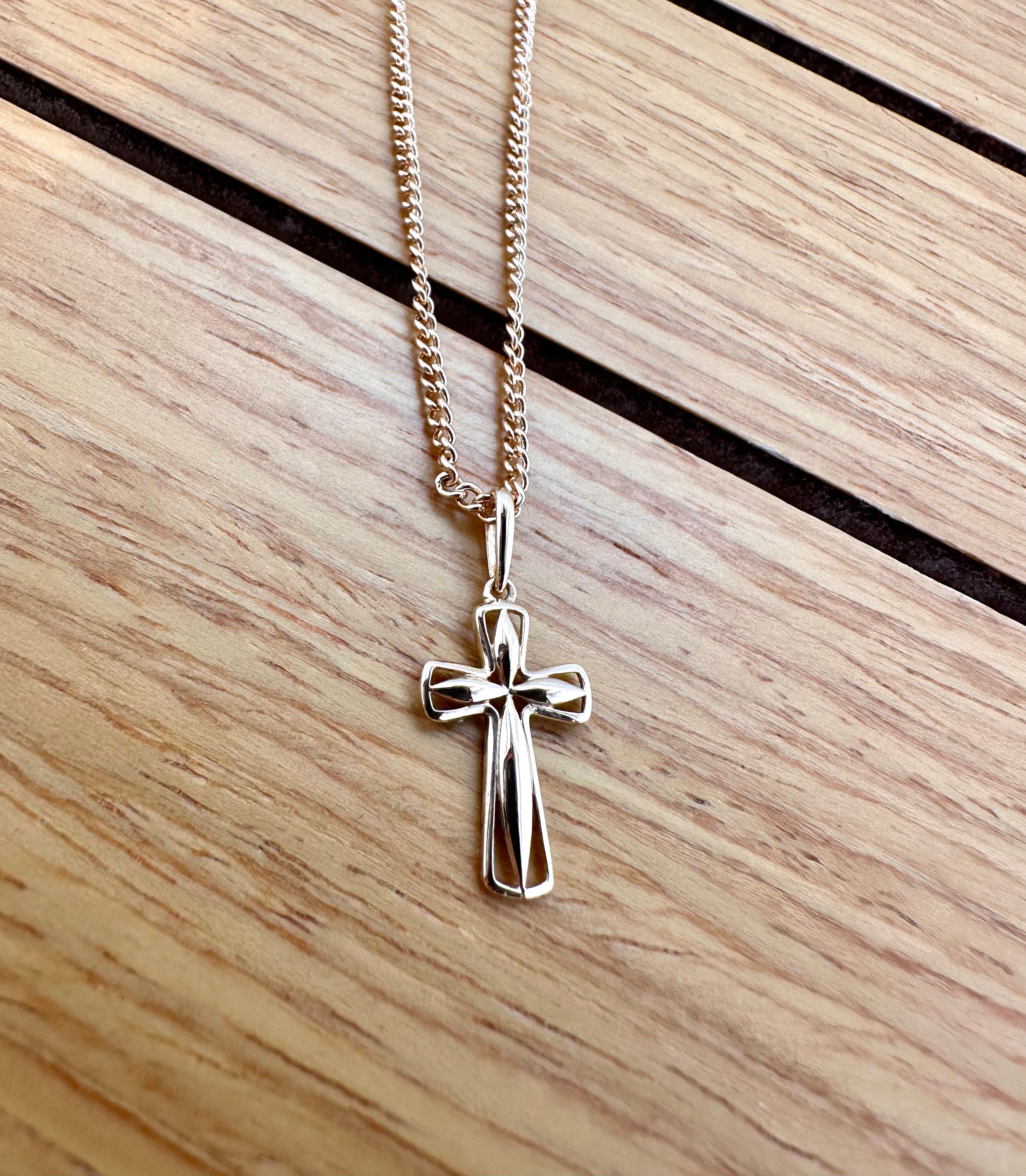 9ct cut out cross pendant