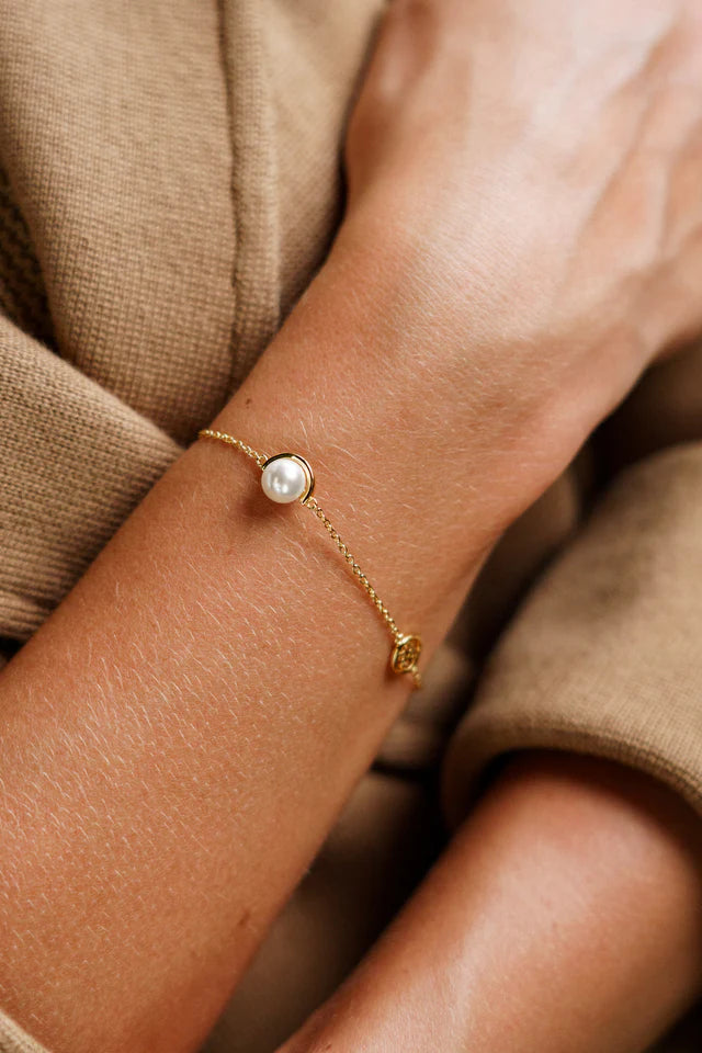 Georgini Adagio Cresent Gold Plated Pearl bracelet