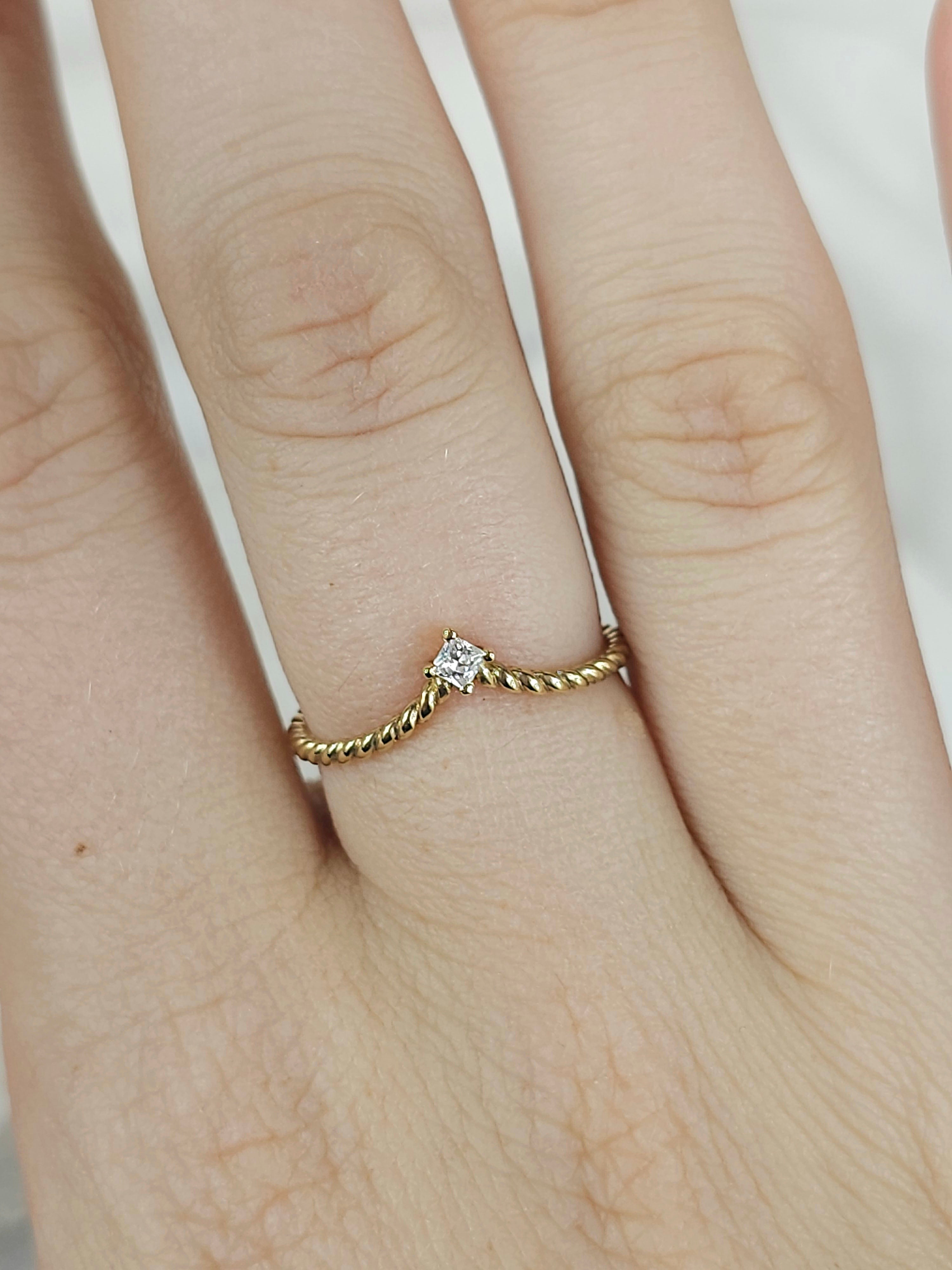 9ct Yellow Gold Twist Band Ring with Cubic Zirconia