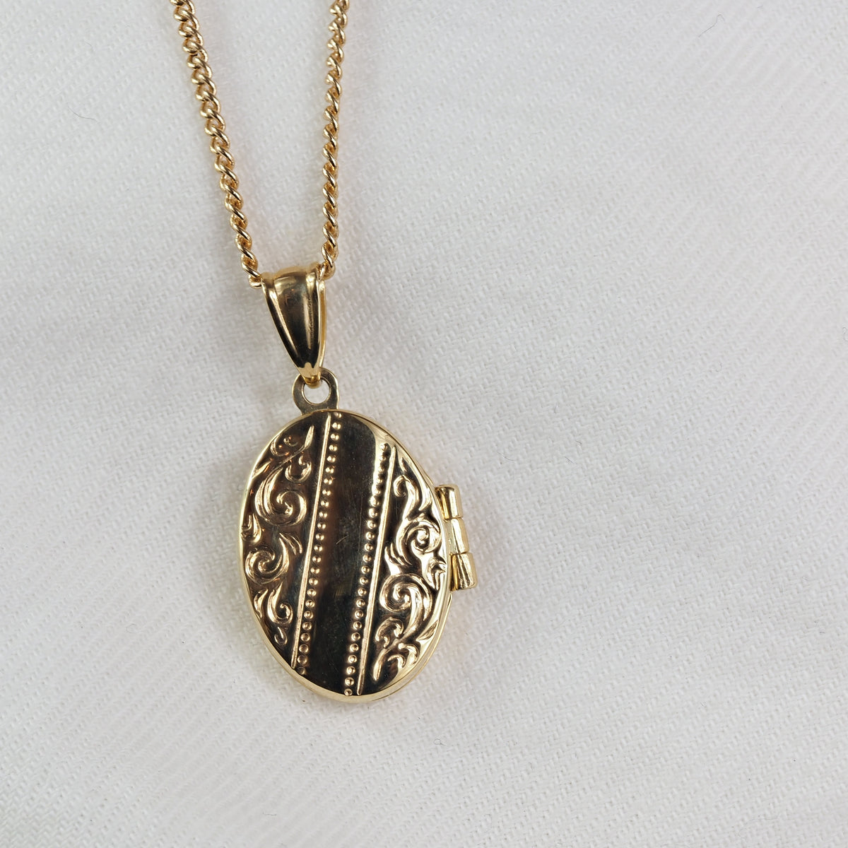 9ct Yellow Gold Fancy Detailed Oval Locket