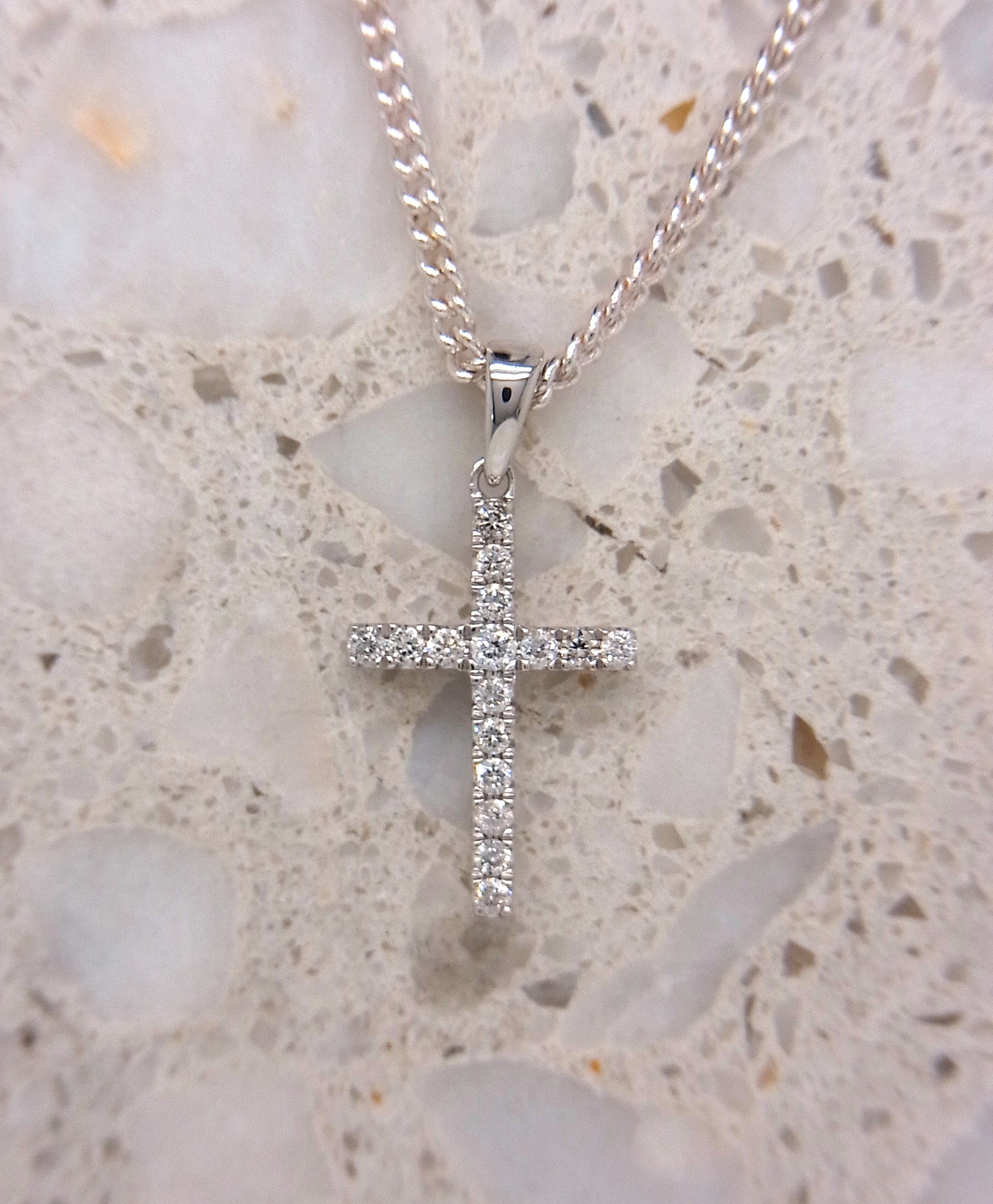 9ct White Gold Claw set Diamond cross, 0.15ct total