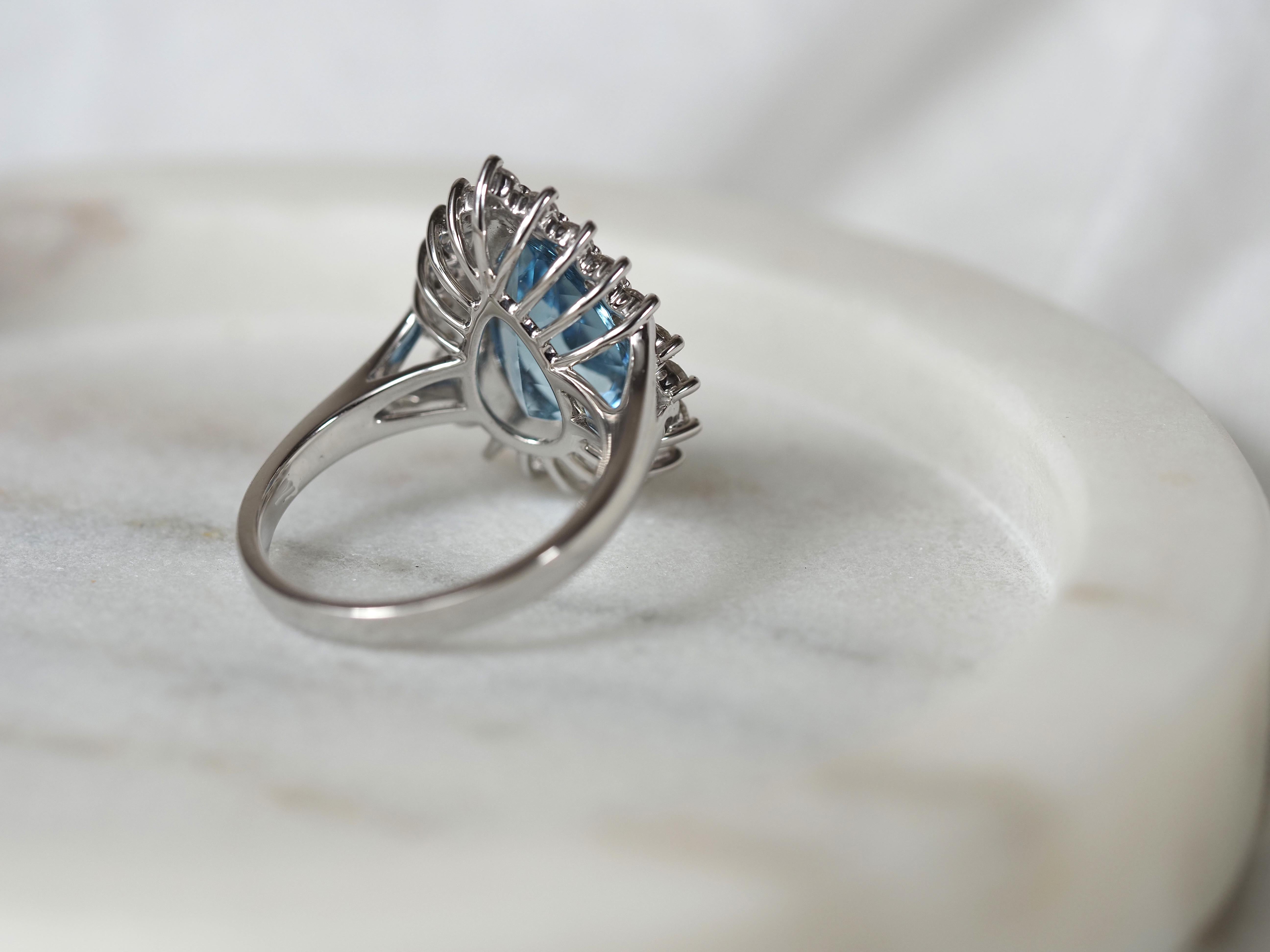 18ct White Gold Natural Aquamarine & Diamond ring, 3.65ct Centre