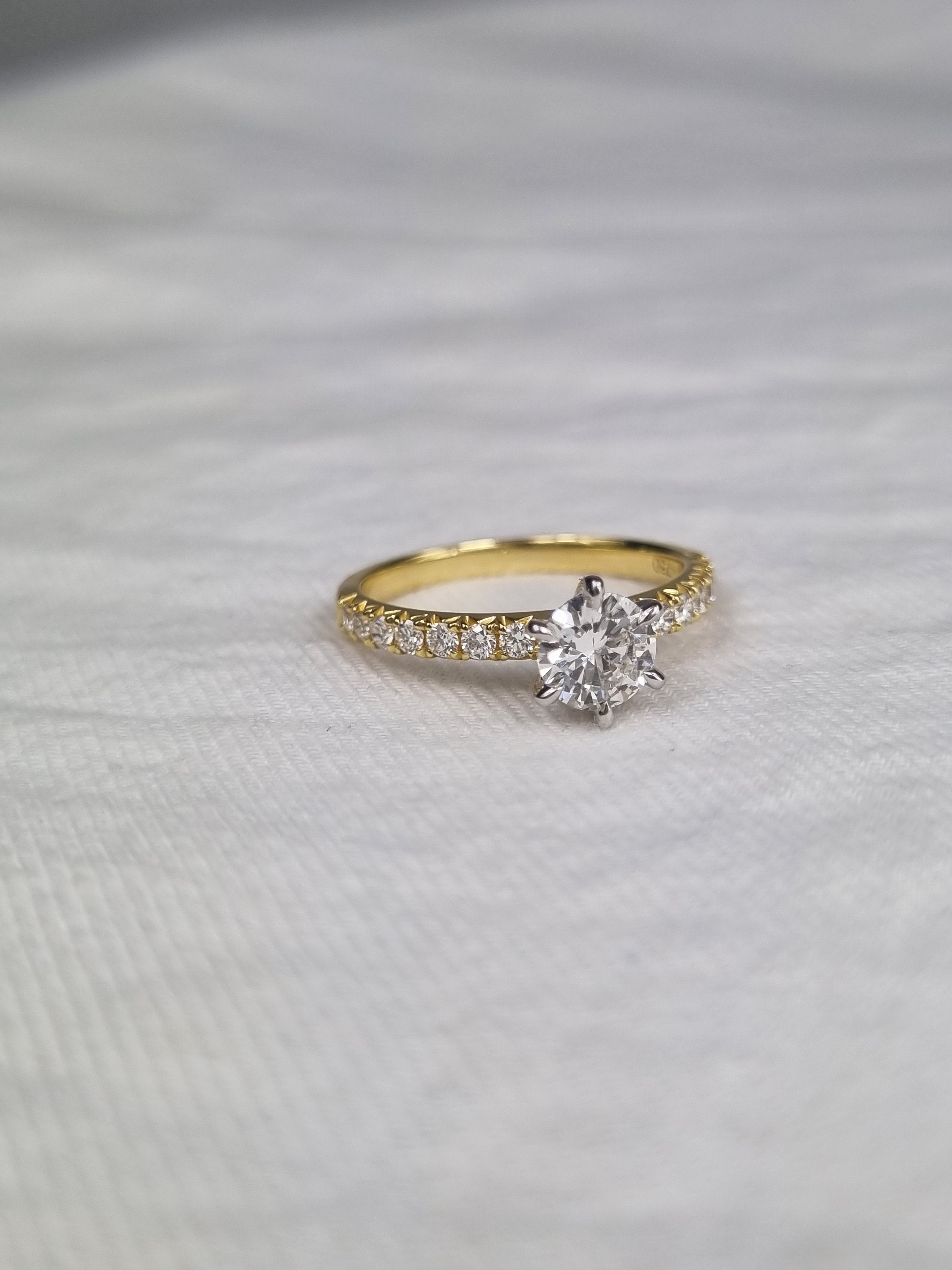 18ct Yellow and White Gold Round Brillant Cut Diamond Engagement Ring, 0.70 carat Centre