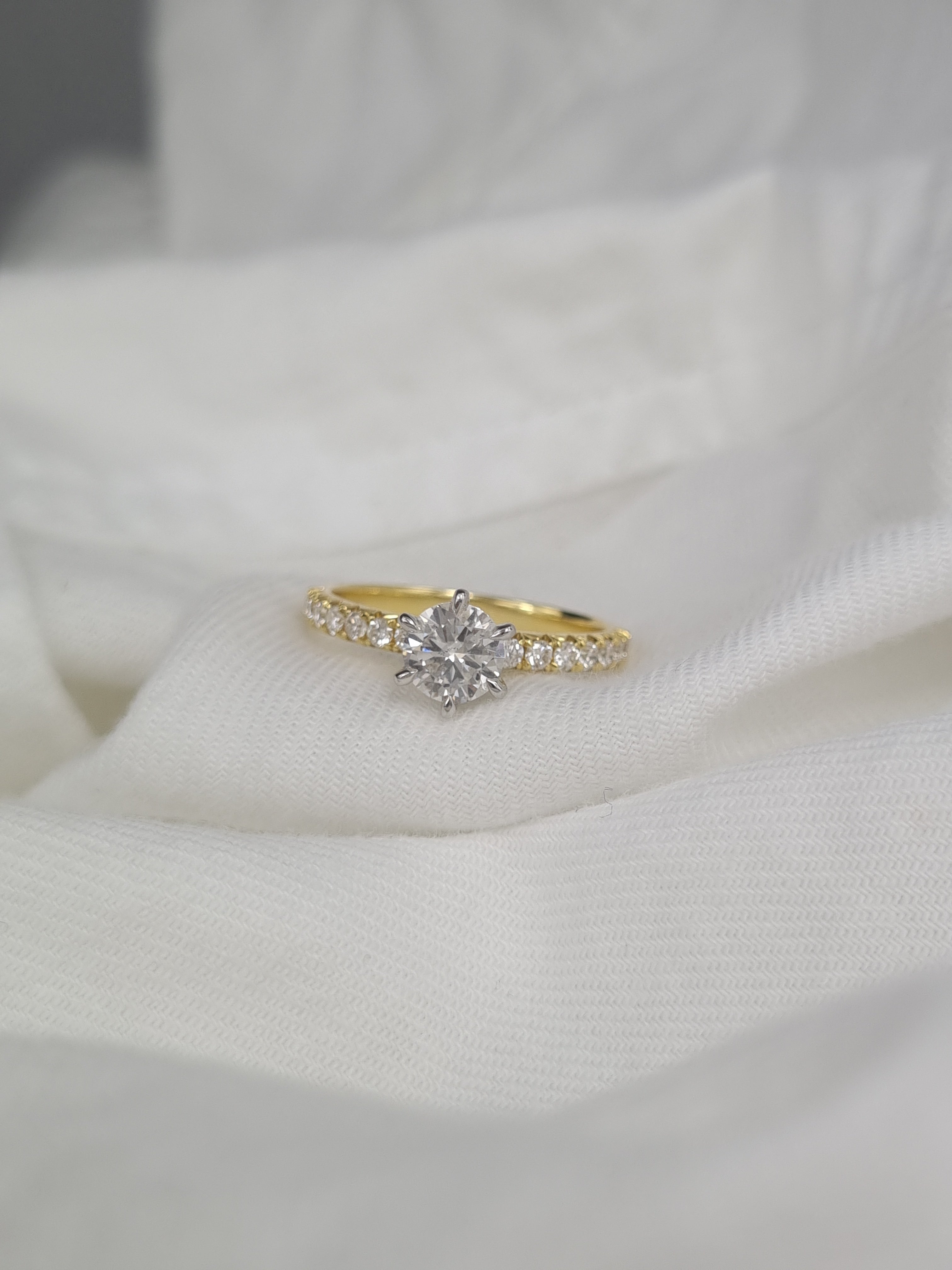 18ct Yellow and White Gold Round Brillant Cut Diamond Engagement Ring, 0.70 carat Centre