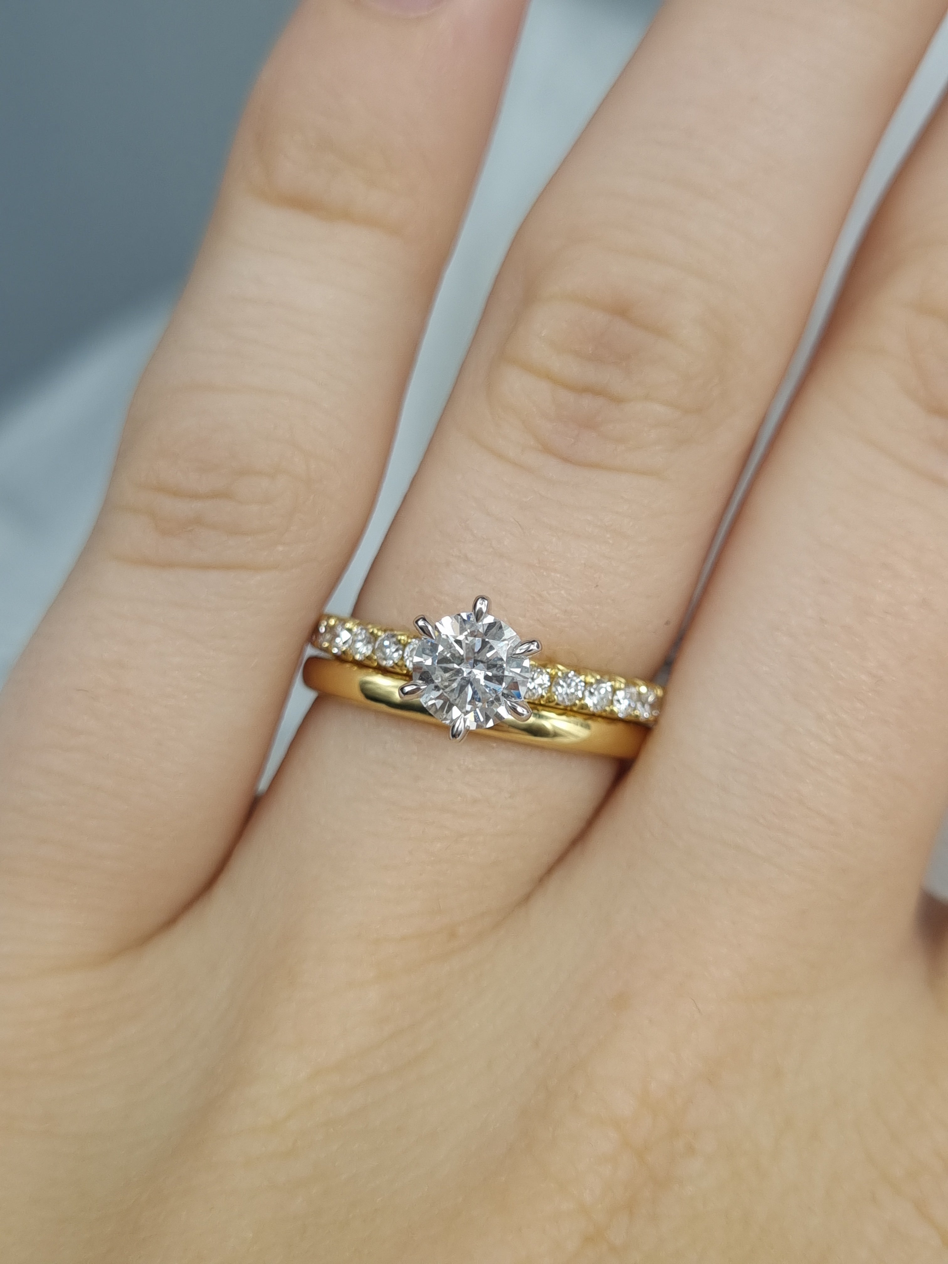 18ct Yellow and White Gold Round Brillant Cut Diamond Engagement Ring, 0.70 carat Centre