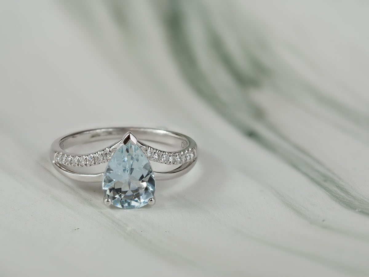 18ct White Gold Aquamarine and Diamond dress ring