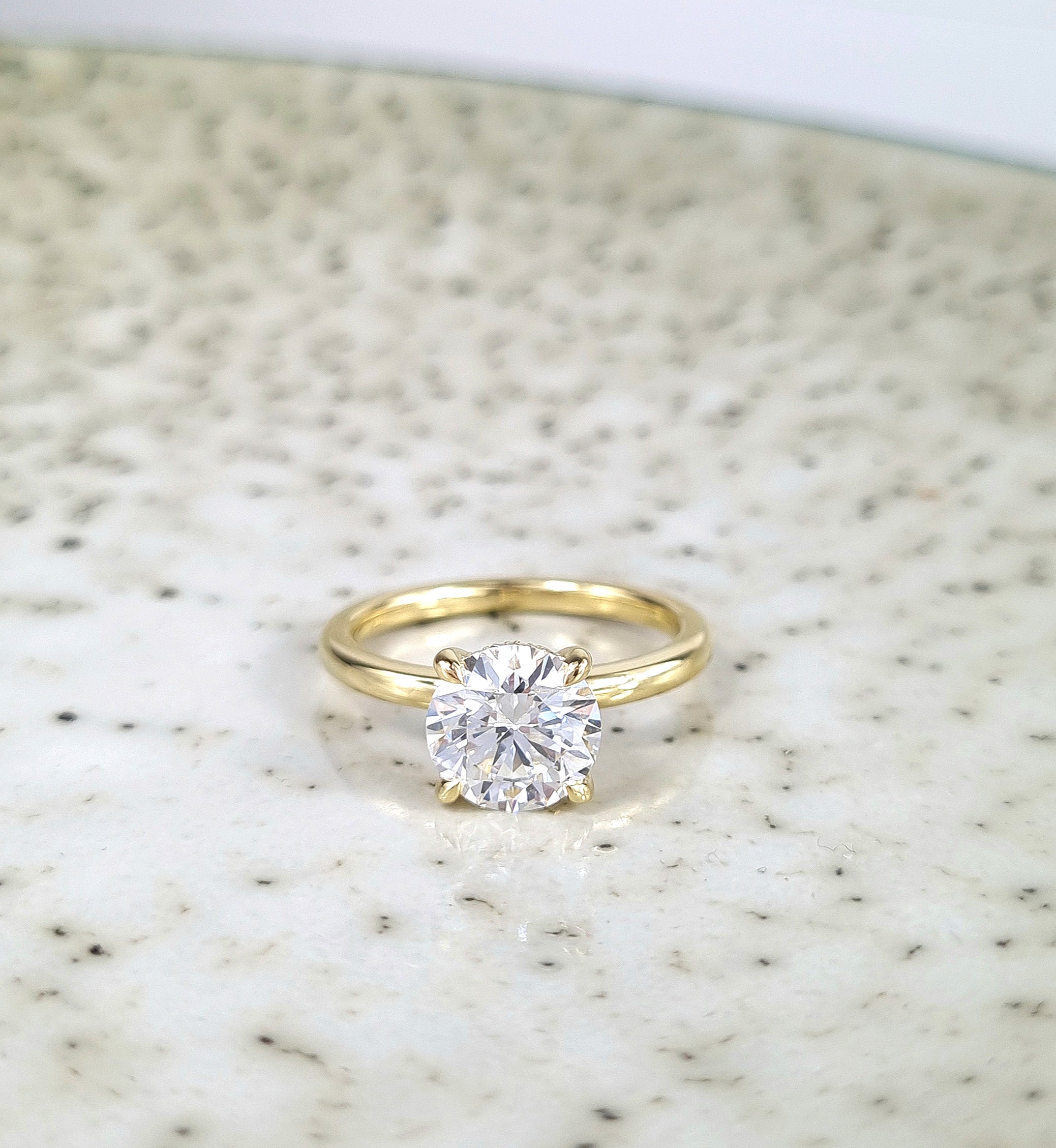 18ct Yellow Gold Lab-Grown Round Brilliant cut Diamond Engagement Ring, 2.01 Centre