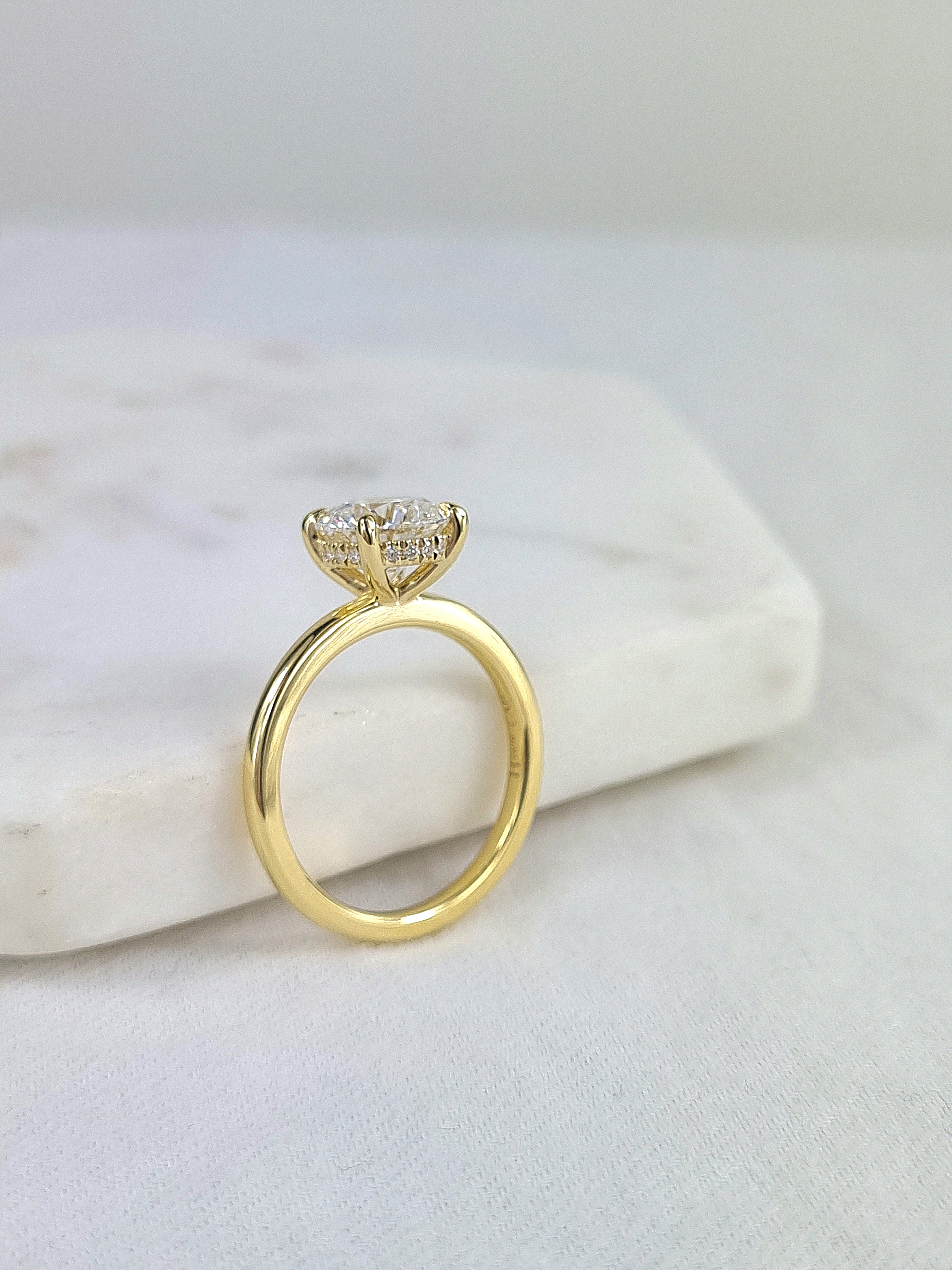 18ct Yellow Gold Lab-Grown Round Brilliant cut Diamond Engagement Ring, 2.01 Centre