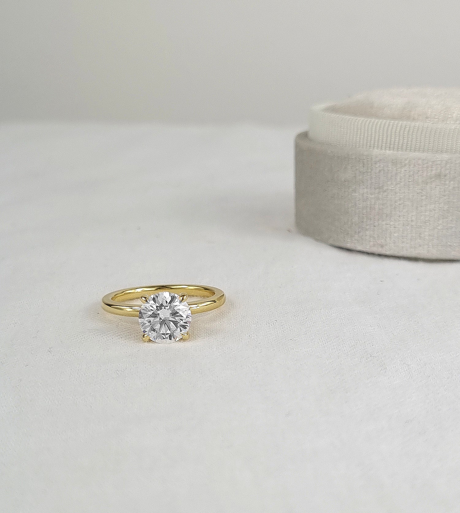 18ct Yellow Gold Lab-Grown Round Brilliant cut Diamond Engagement Ring, 2.01 Centre