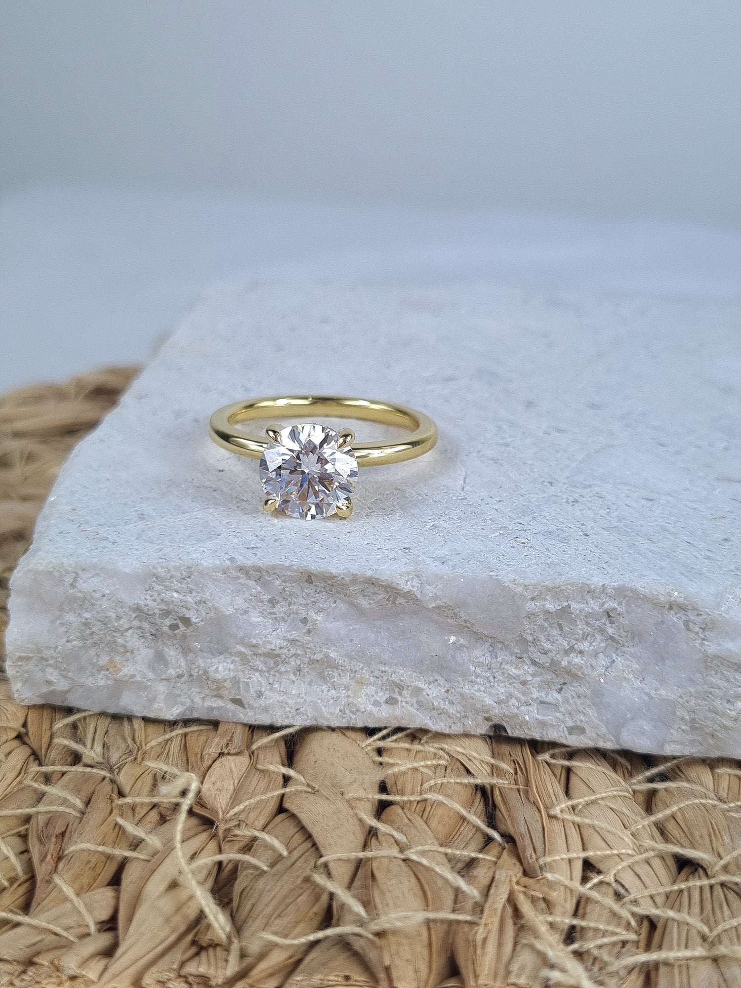 18ct Yellow Gold Lab-Grown Round Brilliant cut Diamond Engagement Ring, 2.01 Centre