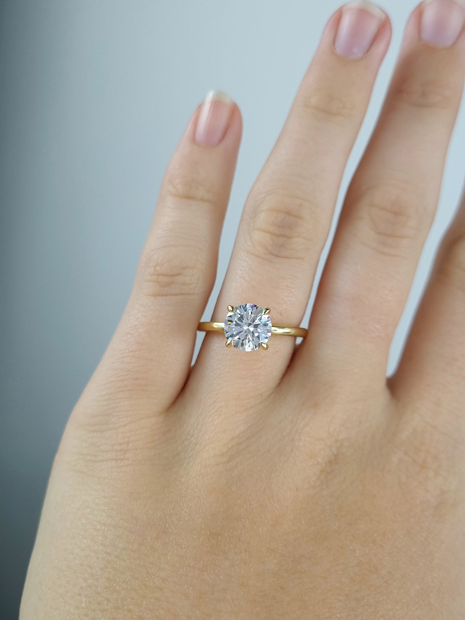18ct Yellow Gold Lab-Grown Round Brilliant cut Diamond Engagement Ring, 2.01 Centre