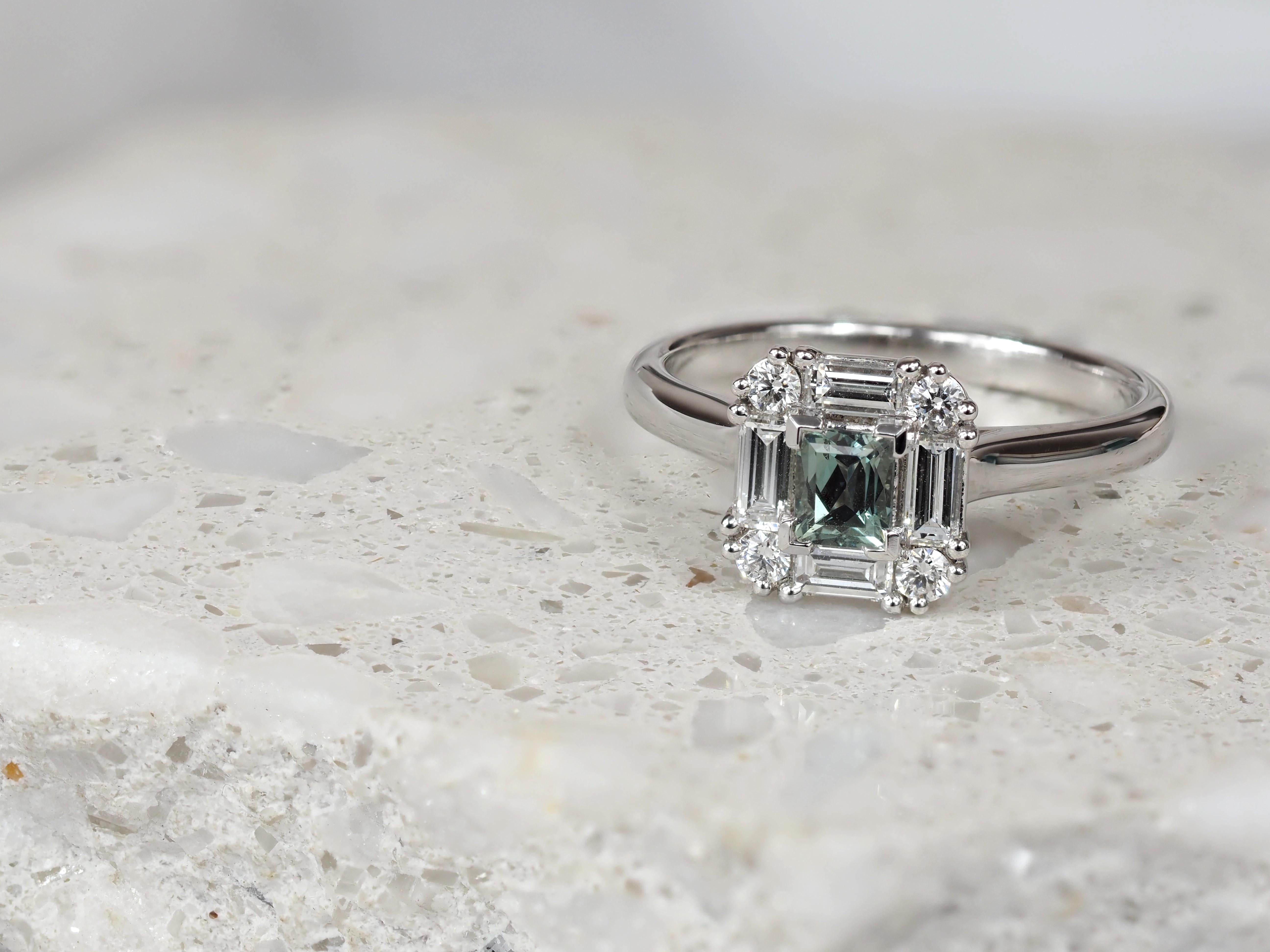 18ct White Gold Alexandrite and Diamond ring, 0.39ct centre