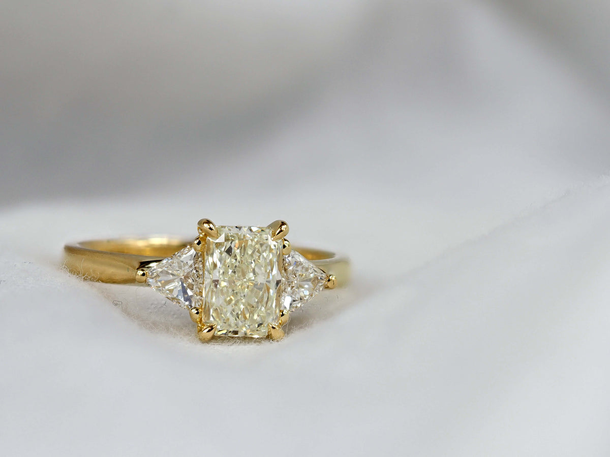 18ct Yellow Gold Natural Yellow Diamond Ring, 1.20ct Centre
