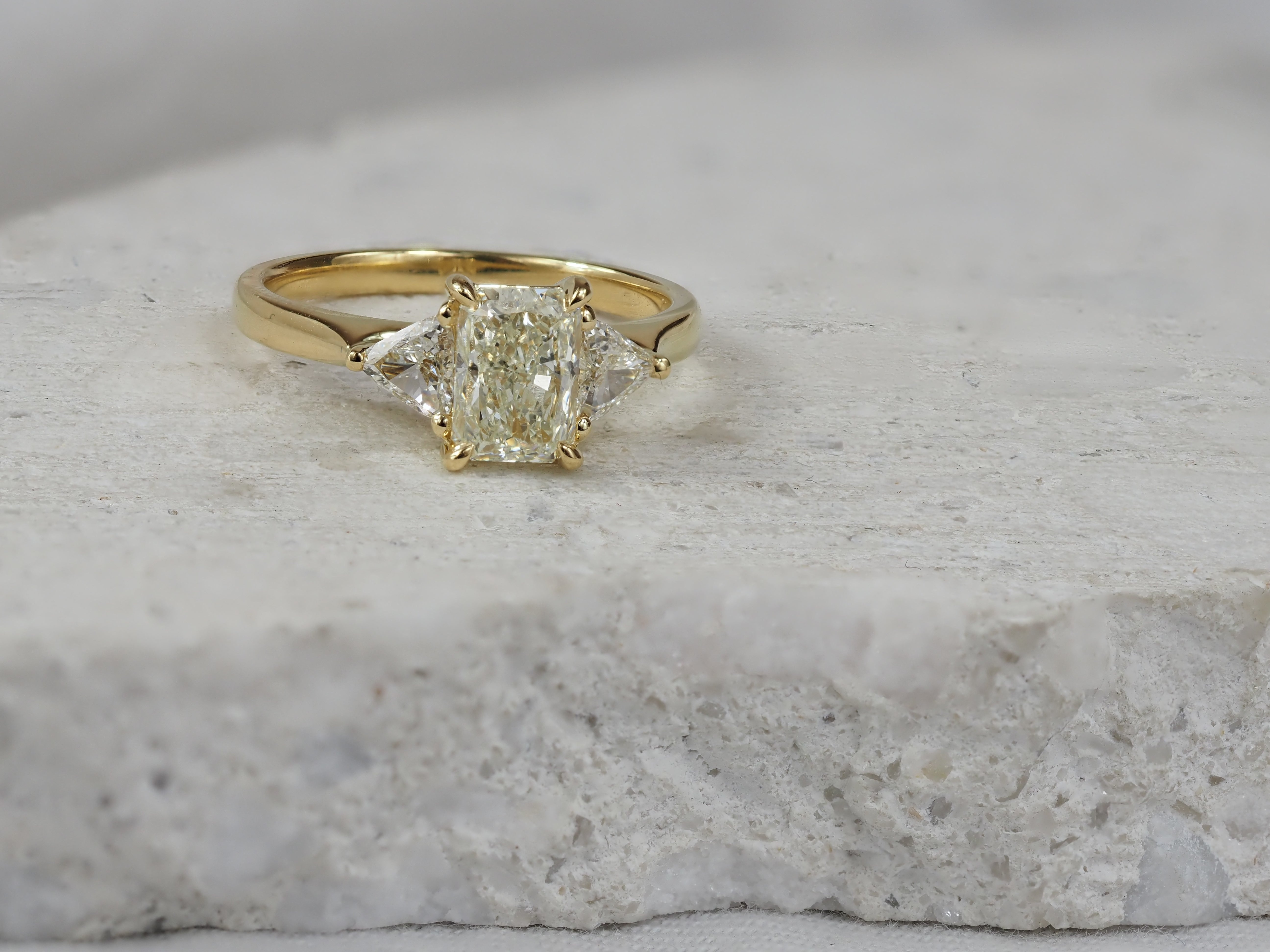 18ct Yellow Gold Natural Yellow Diamond Ring, 1.20ct Centre