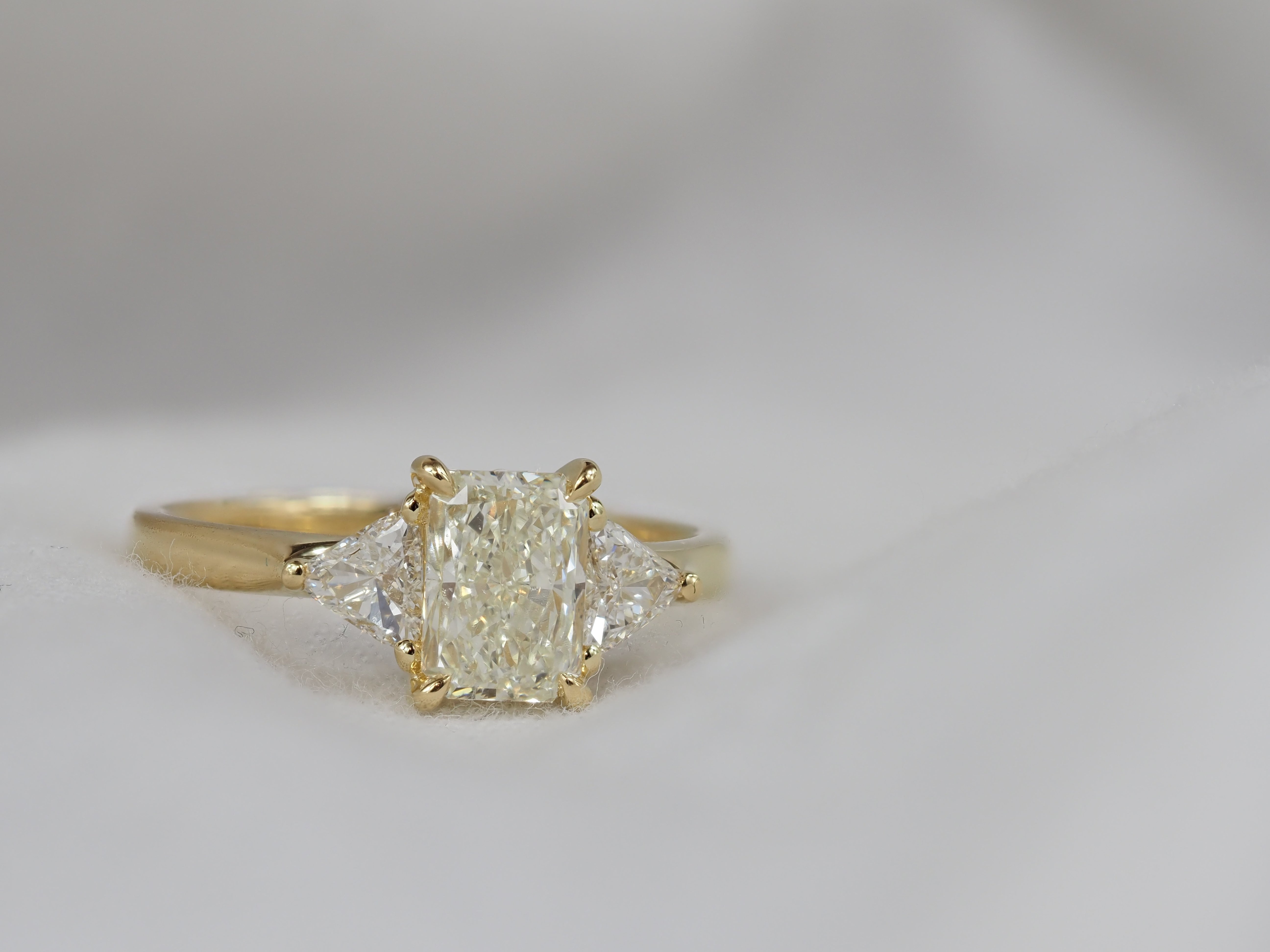 18ct Yellow Gold Natural Yellow Diamond Ring, 1.20ct Centre
