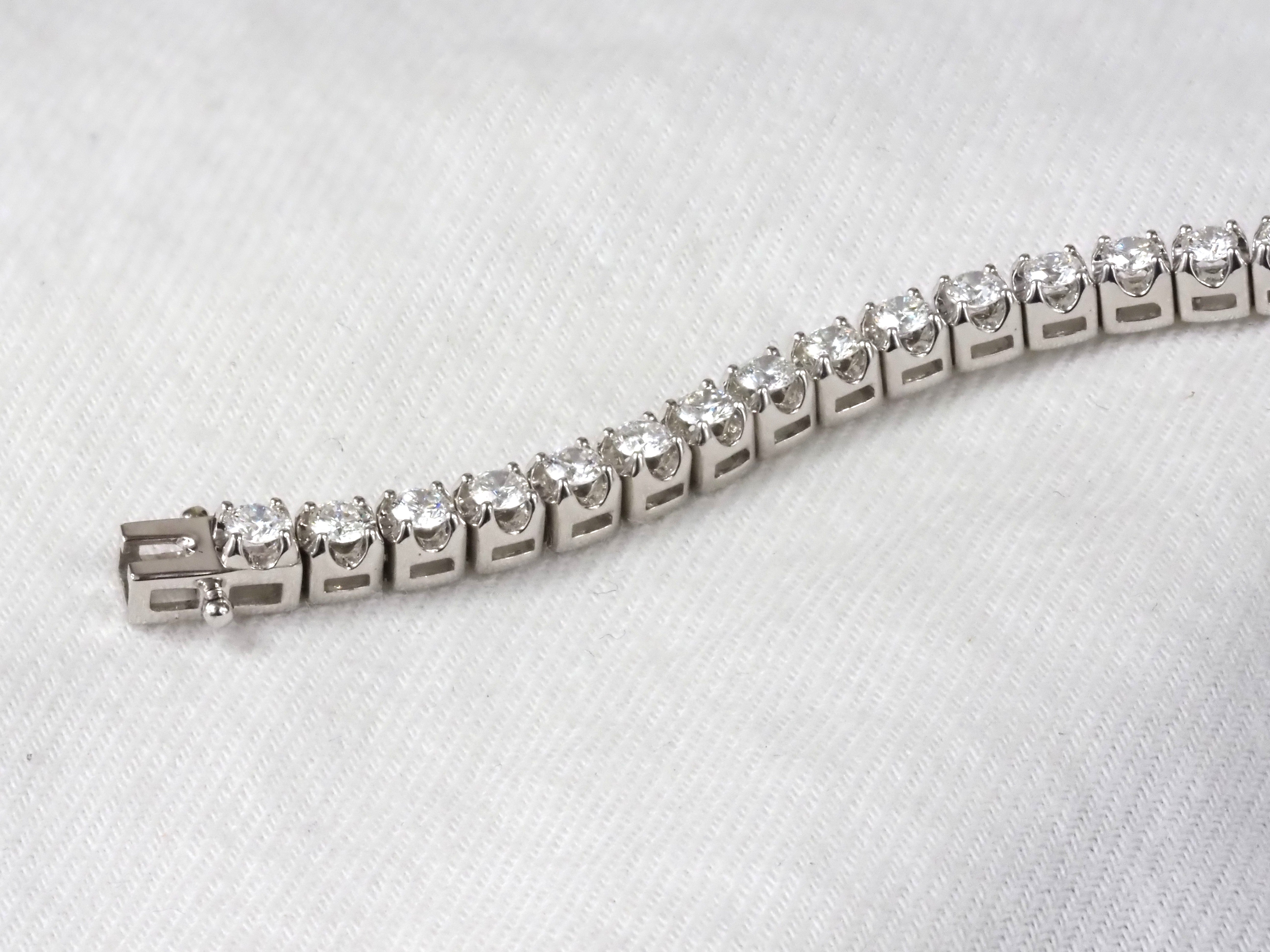 9ct White Gold Natural Diamond Tennis bracelet, 3.00ct total