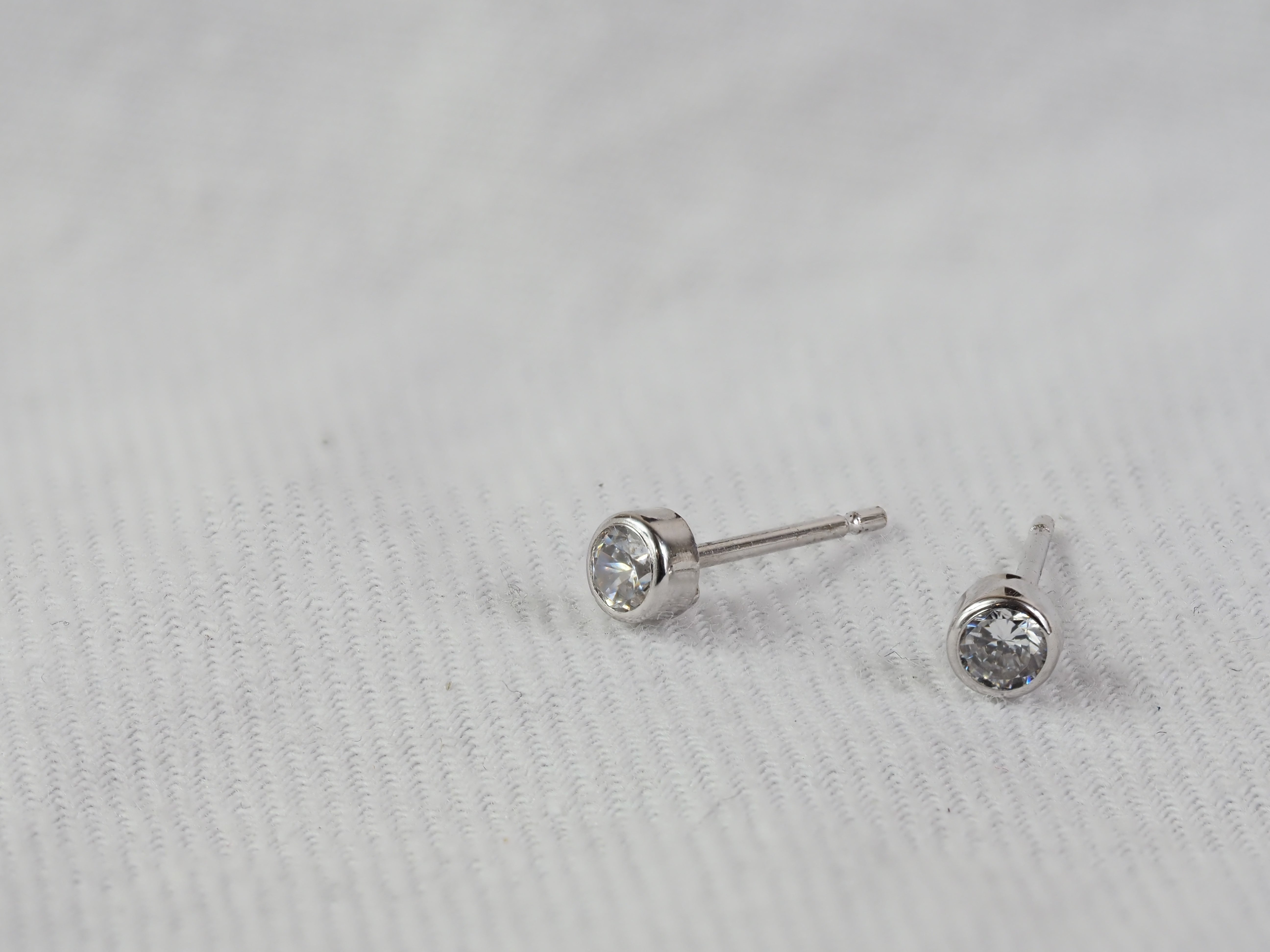 9ct White Gold Cubic Zirconia Stud Earrings