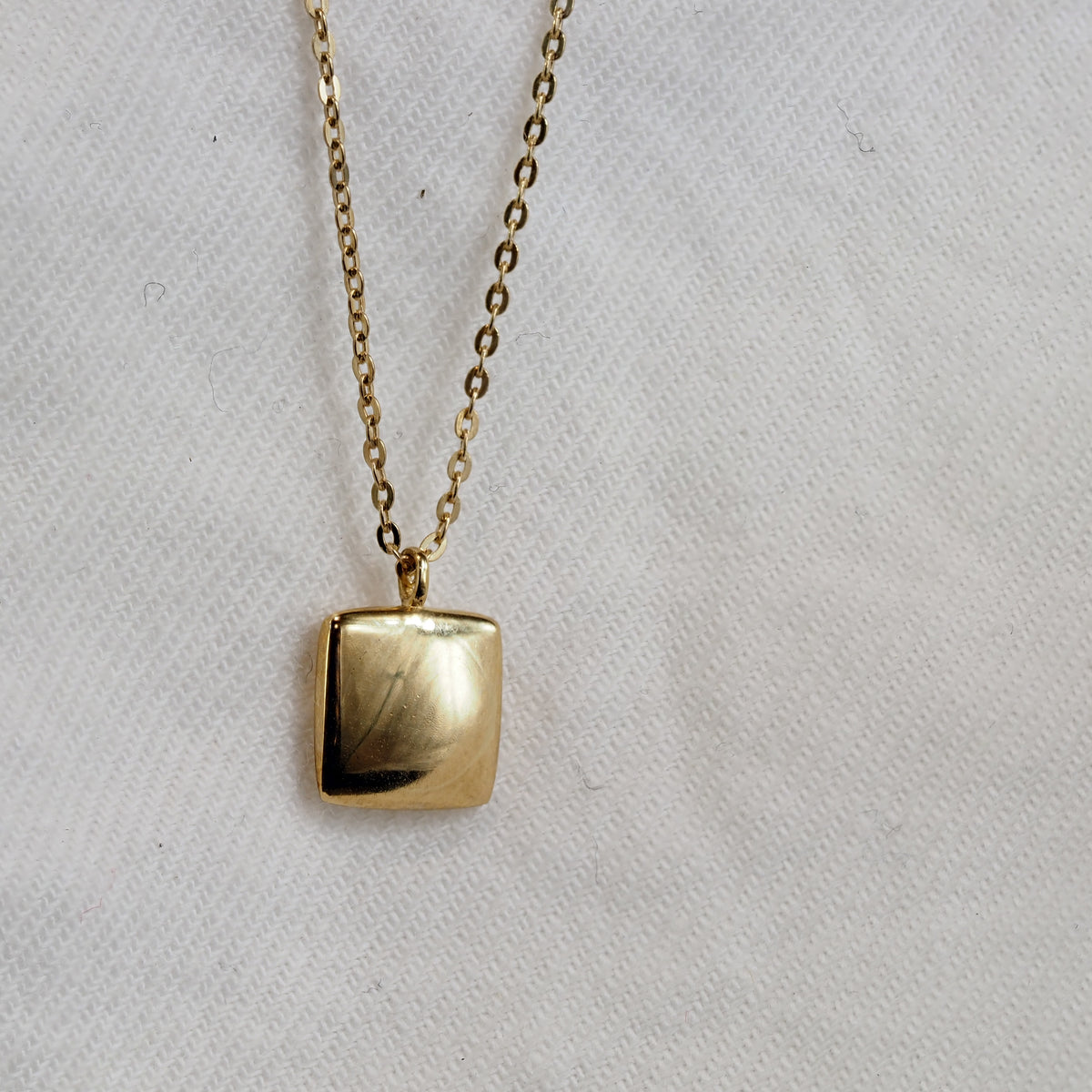 9ct Yellow Gold Square Necklet