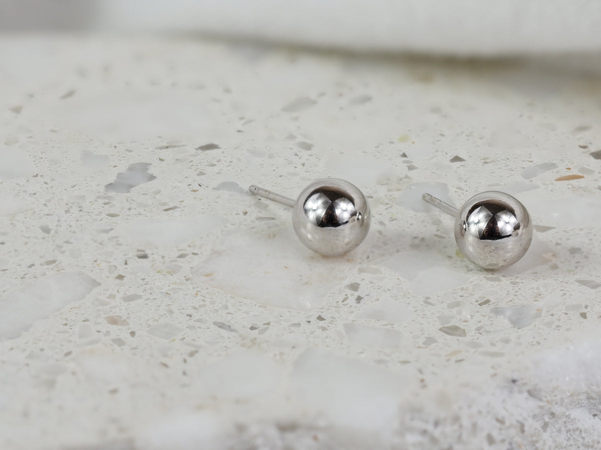 9ct White Gold 6mm Ball Stud Earrings