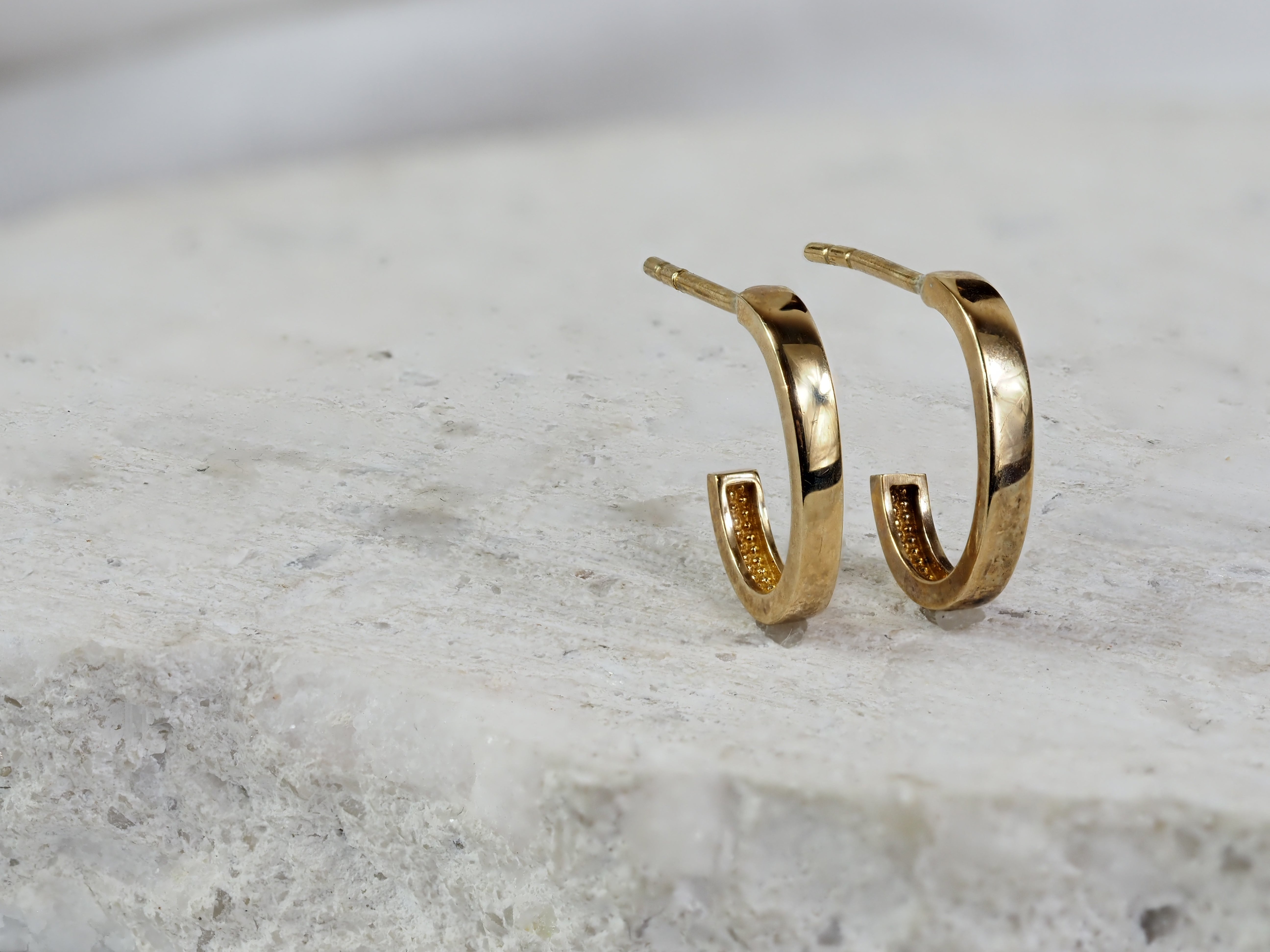 9ct Yellow Gold Tube Oval 3/4 hoop