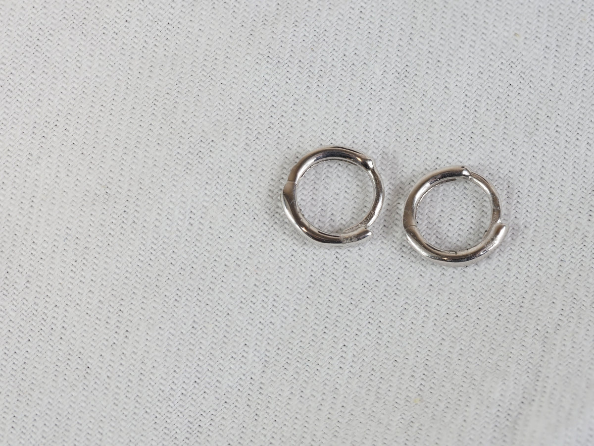 9ct White Gold Diamond-cut Mini Huggies