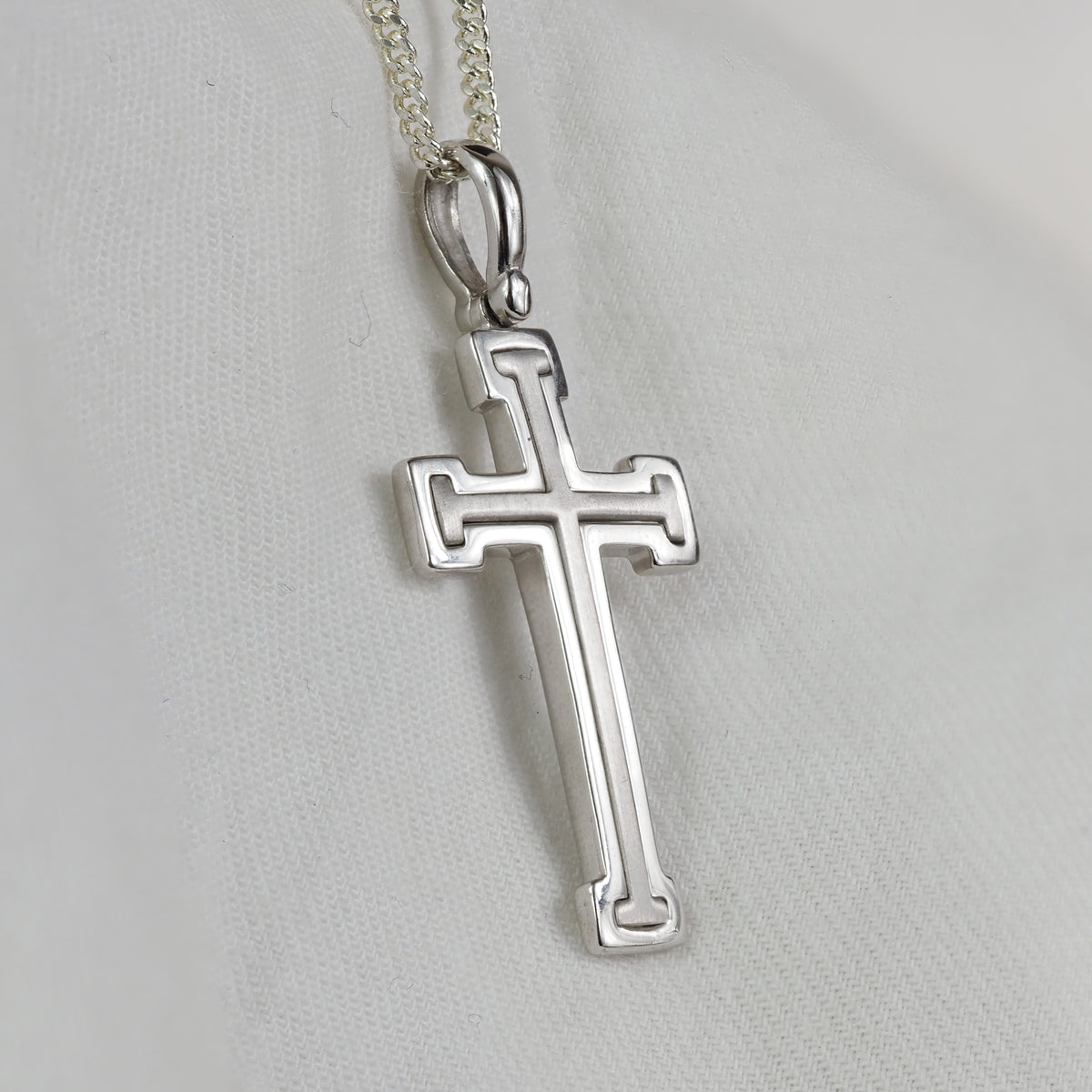 9ct White Gold Detailed Cross Pendant, 30mm