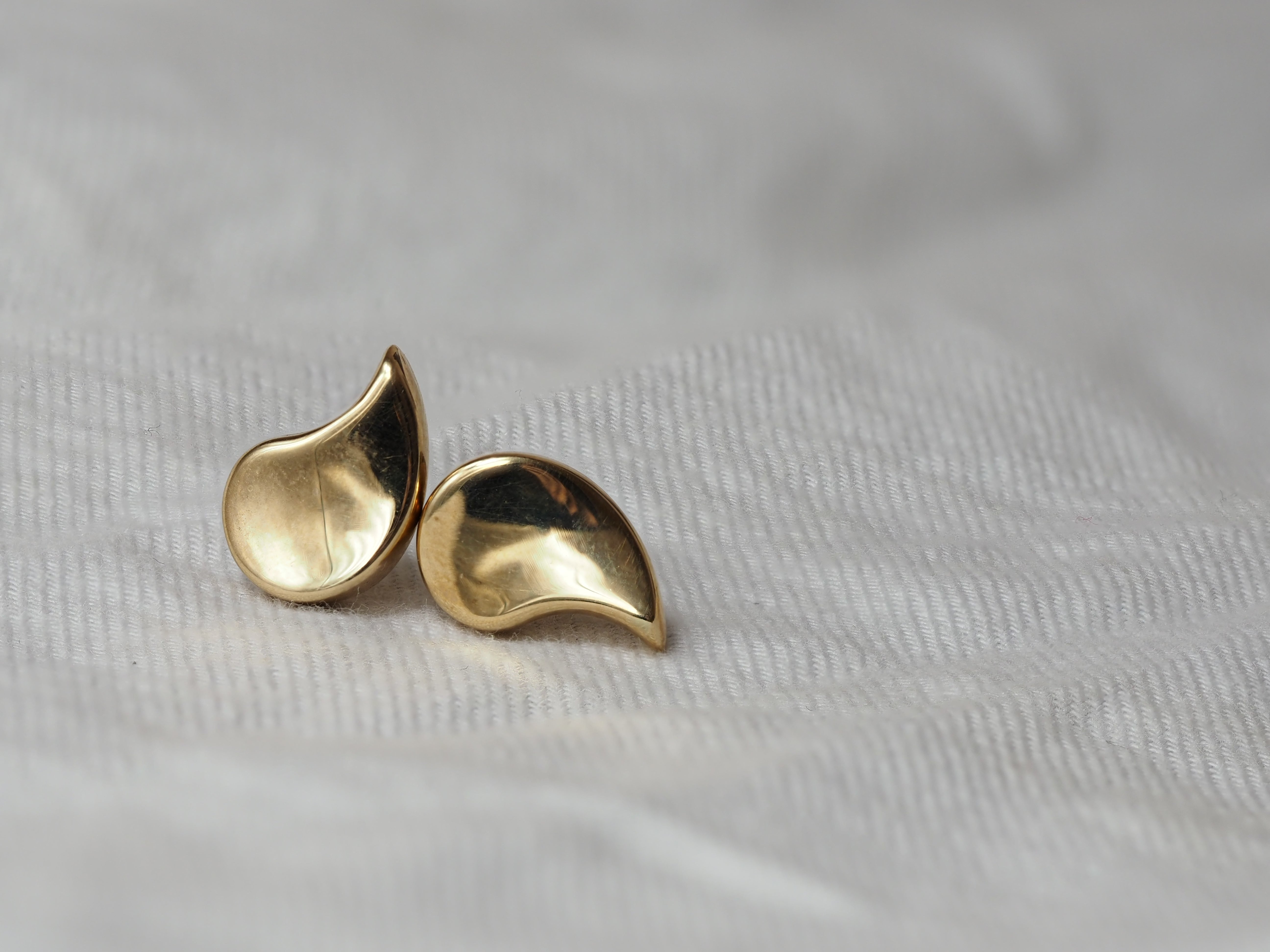 9ct Yellow Gold Tear Drop Stud Earrings