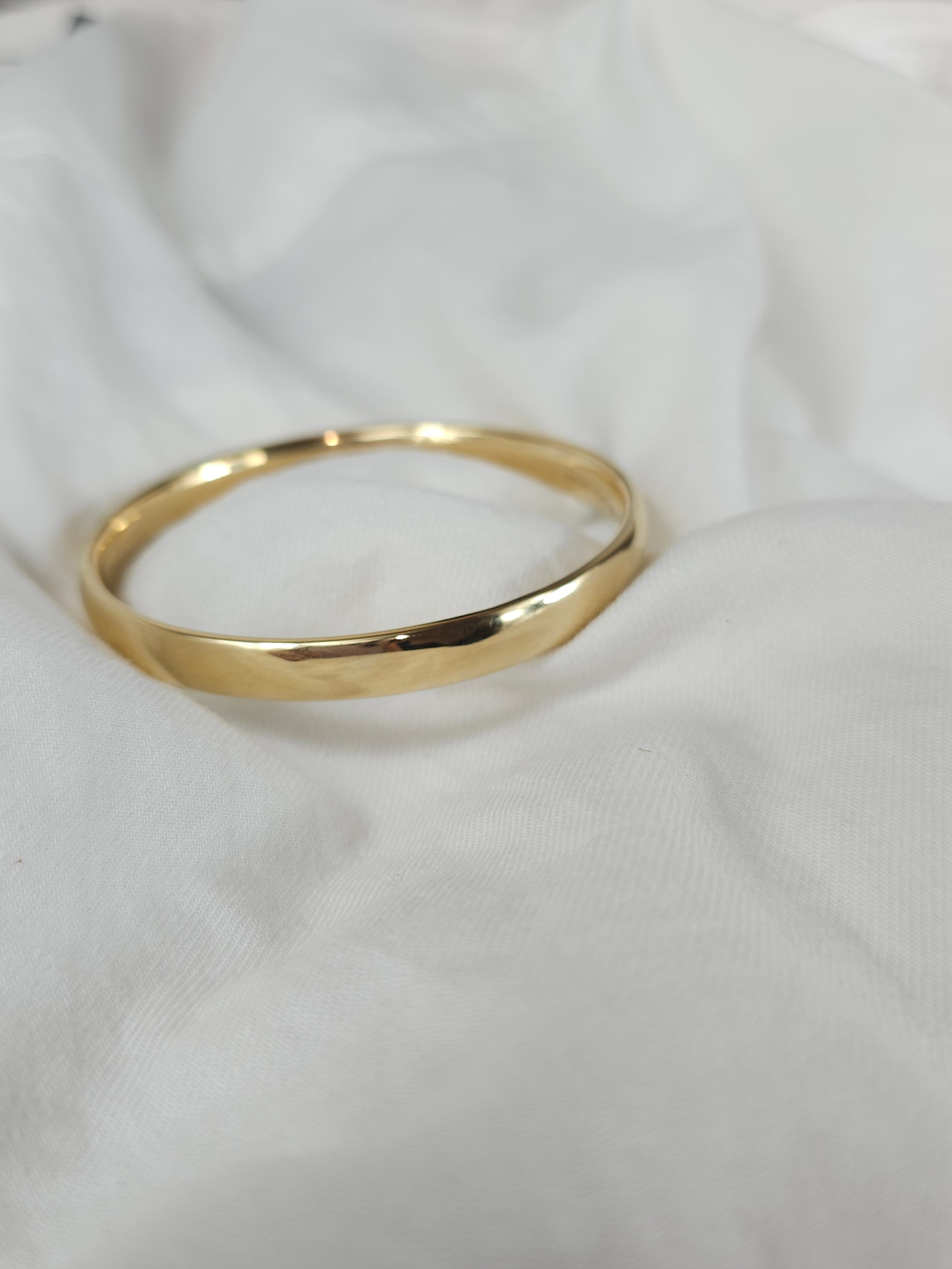 9ct Yellow Gold Silver filled bangle, 65mm
