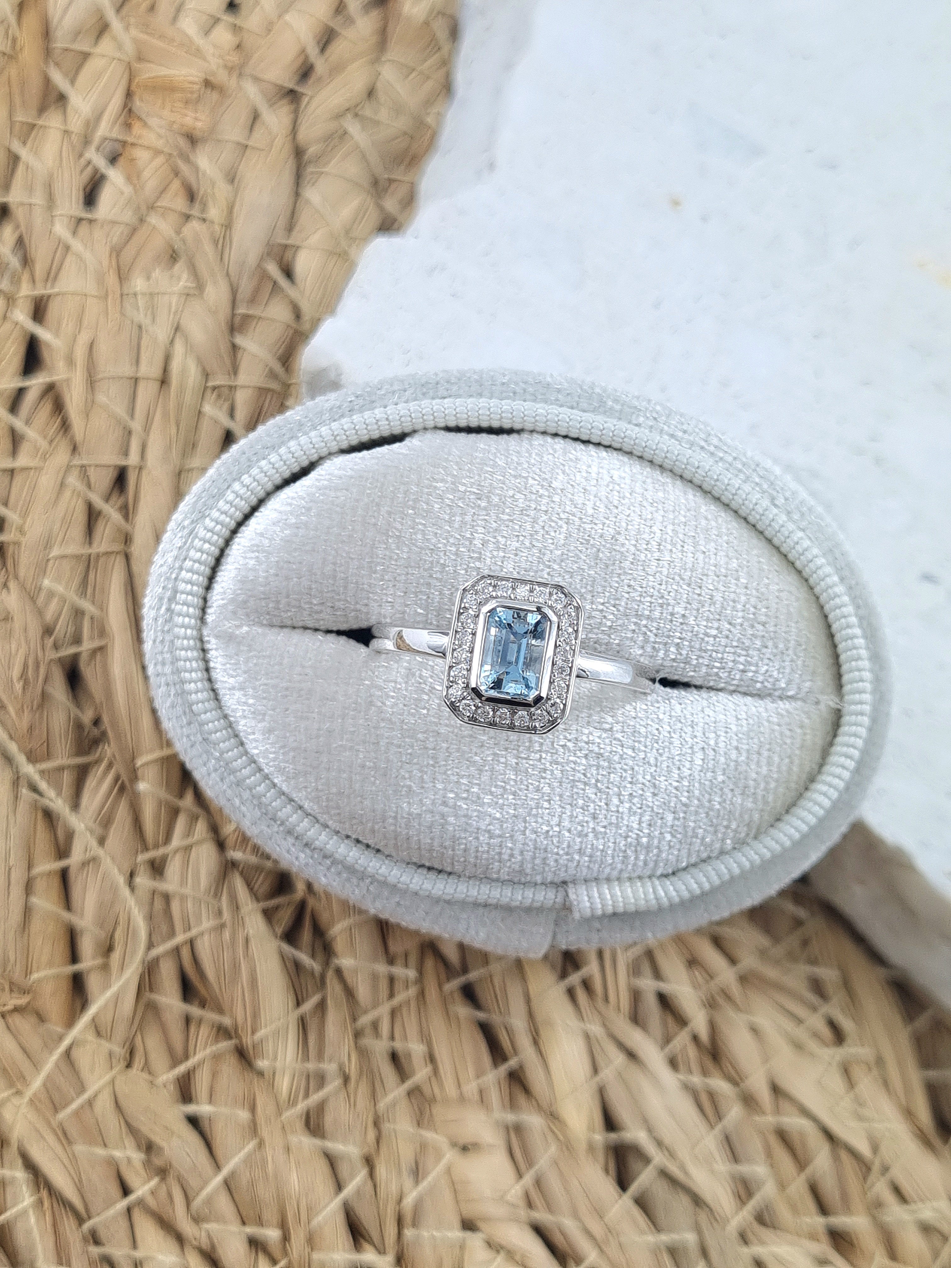 18ct White Gold Aquamarine and Diamond ring