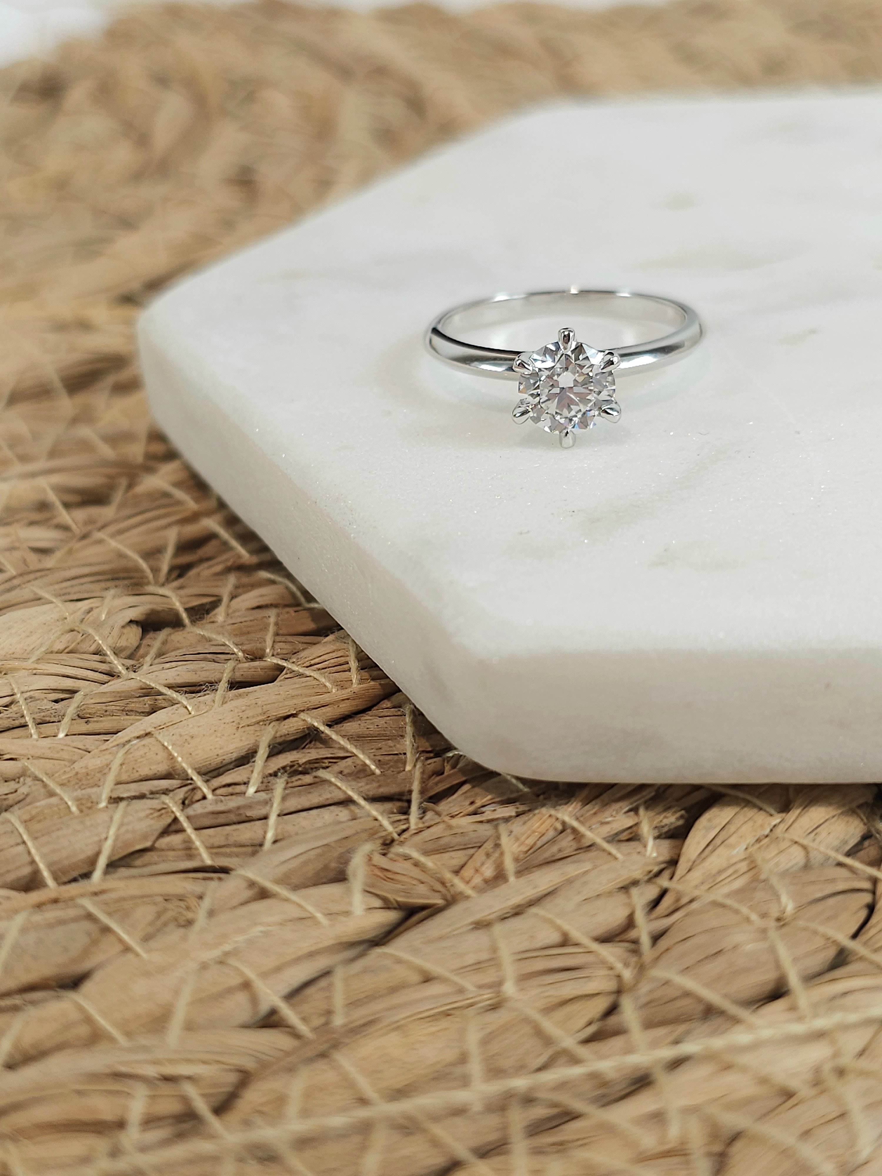 9ct White Gold Lab-Grown Round Brilliant Cut Diamond Ring, 1ct Centre