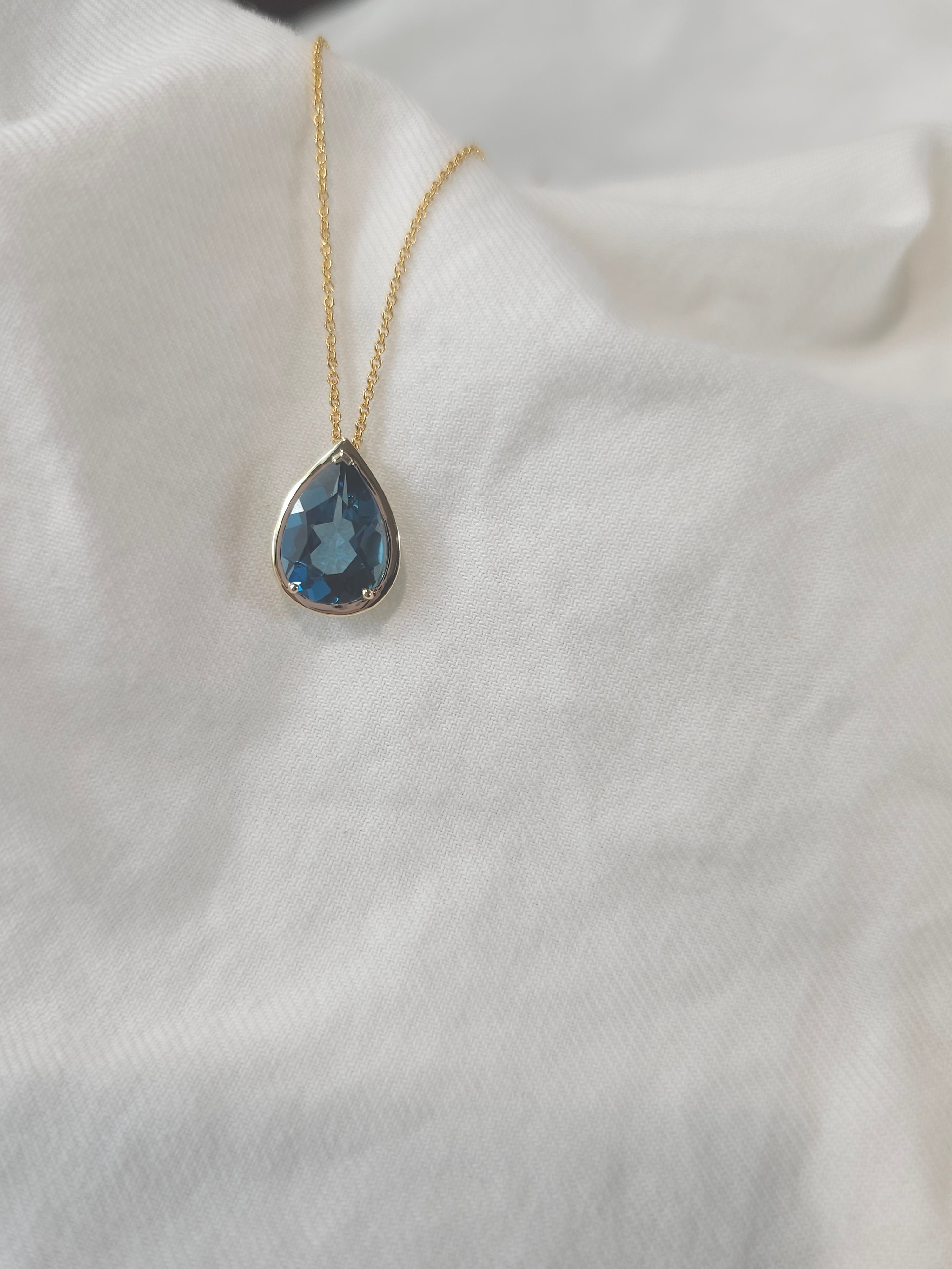 9ct Yellow Gold London Blue Topaz Pendant, 4.83ct total