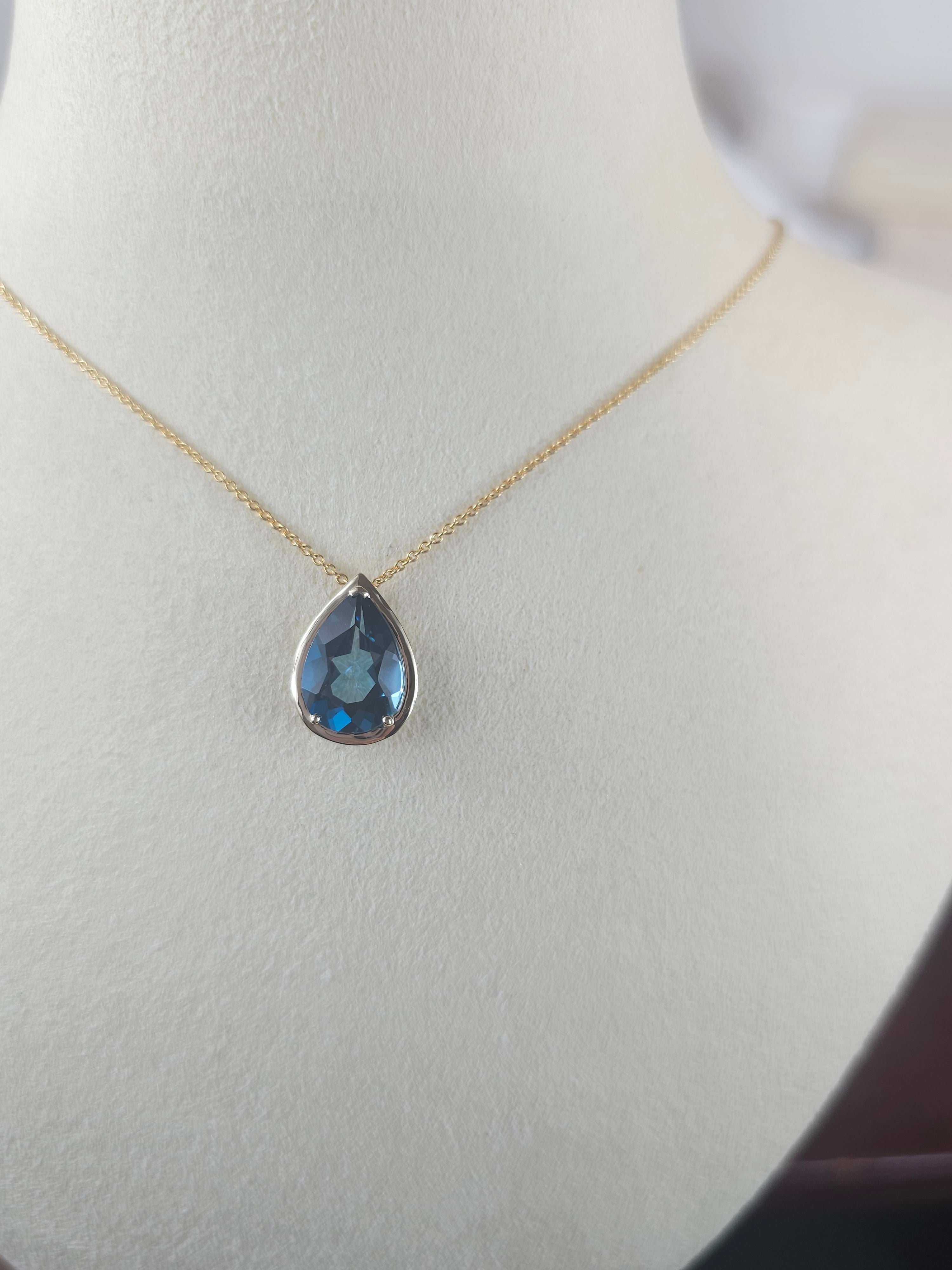 9ct Yellow Gold London Blue Topaz Pendant, 4.83ct total