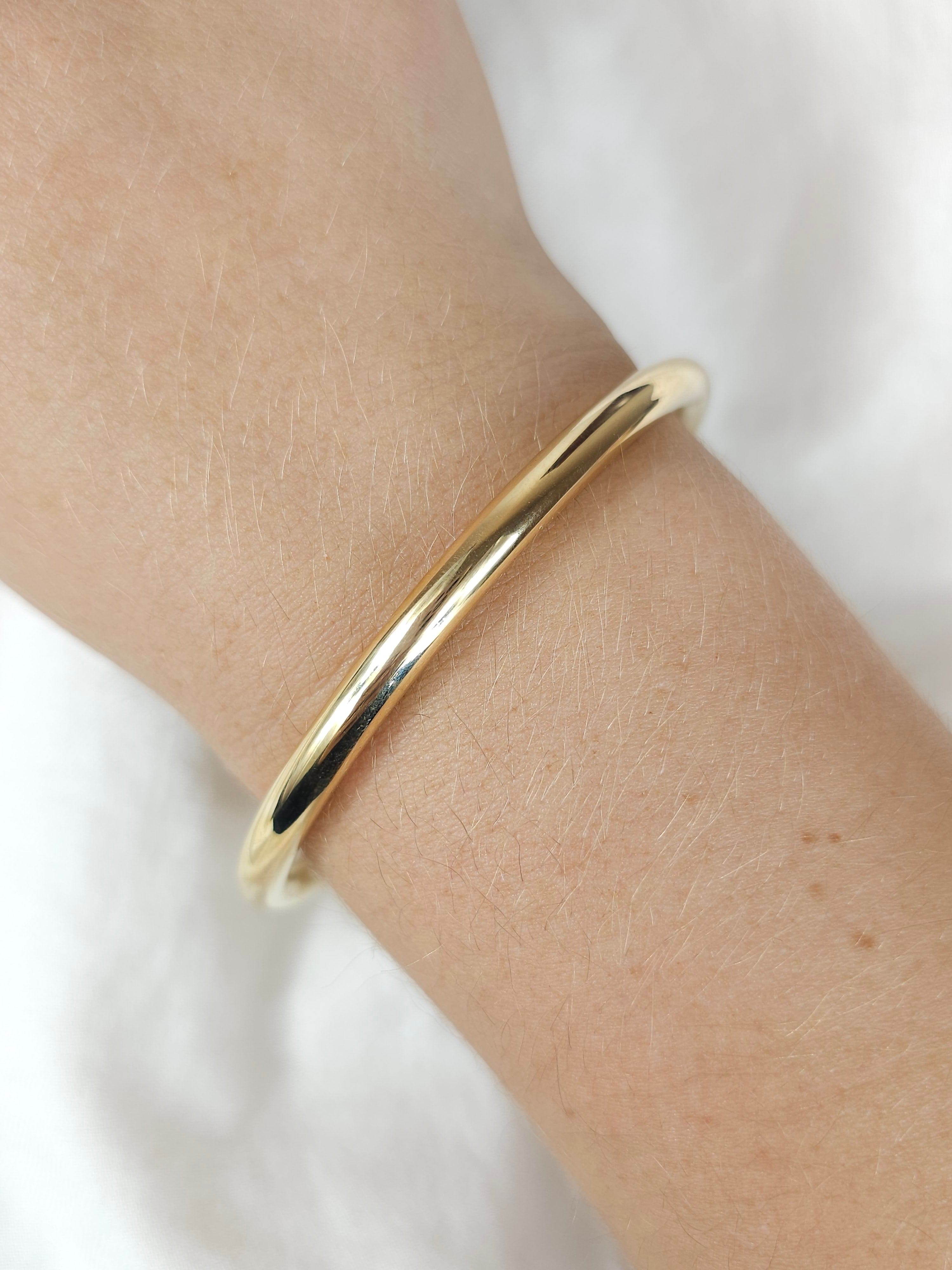 9ct Yellow Gold Silver filled Gold bangle, 63mm