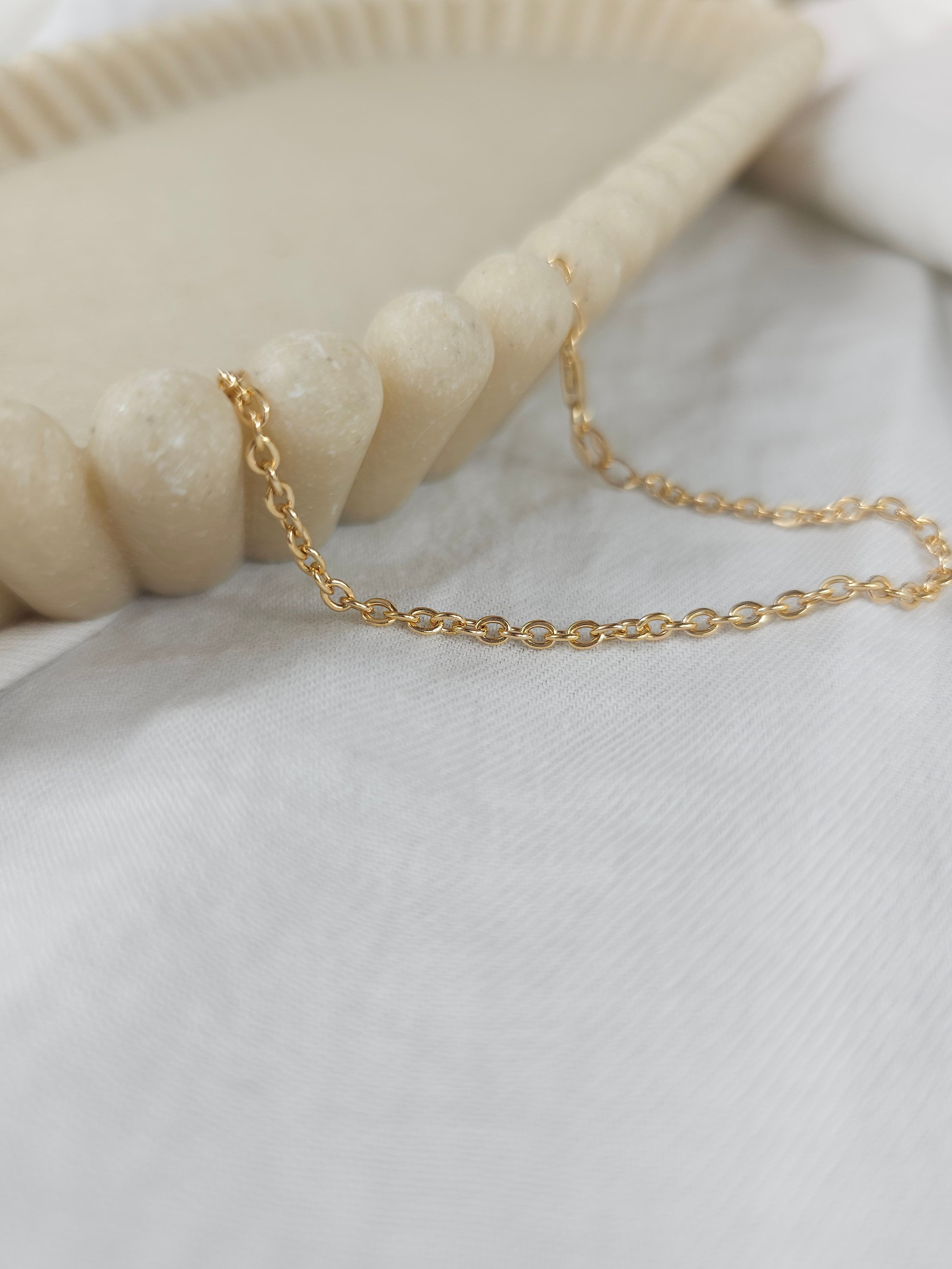 9ct Yellow Gold Hammered cable bracelet, 19cm