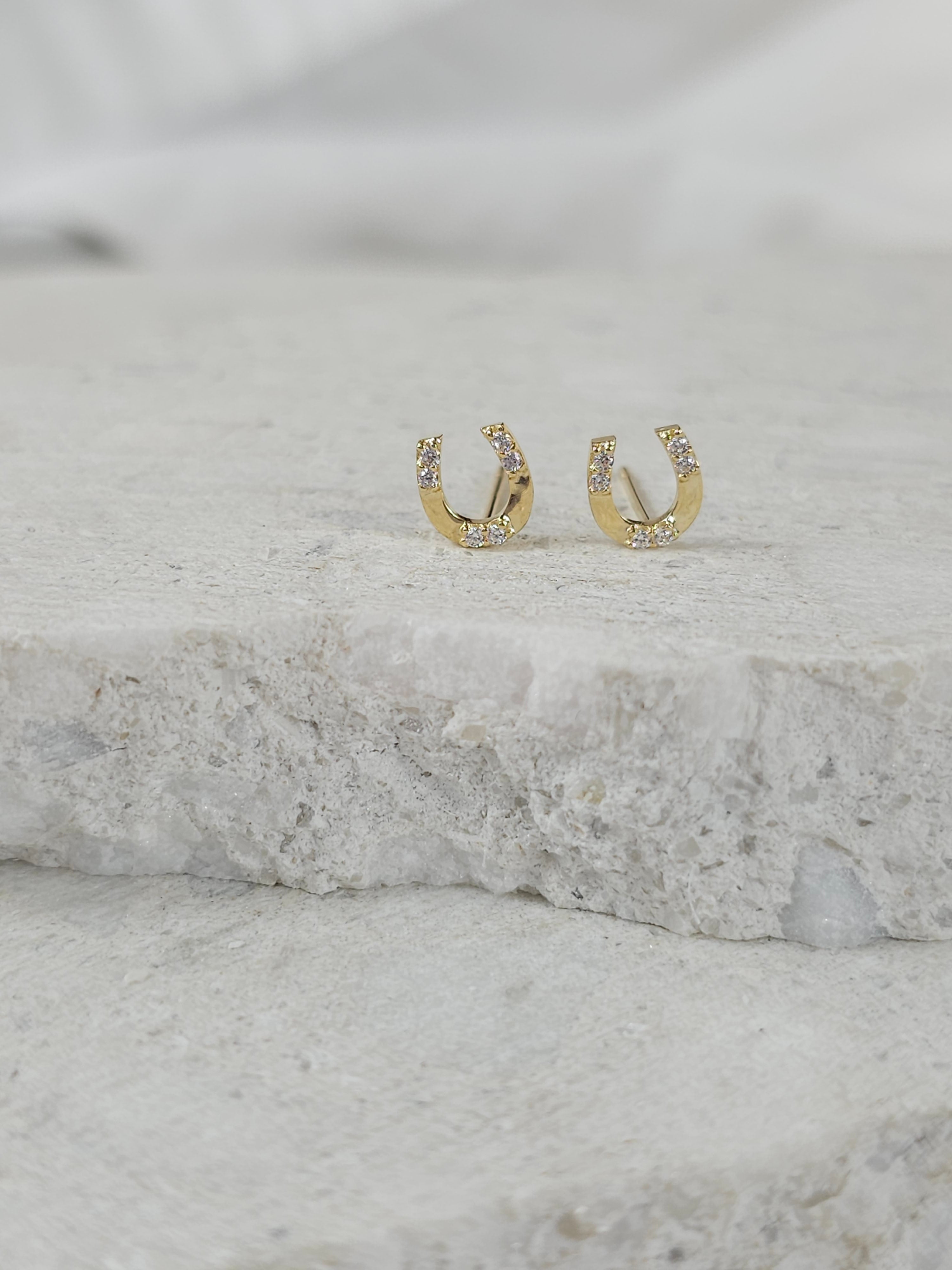 9ct gold stone set horseshoe studs