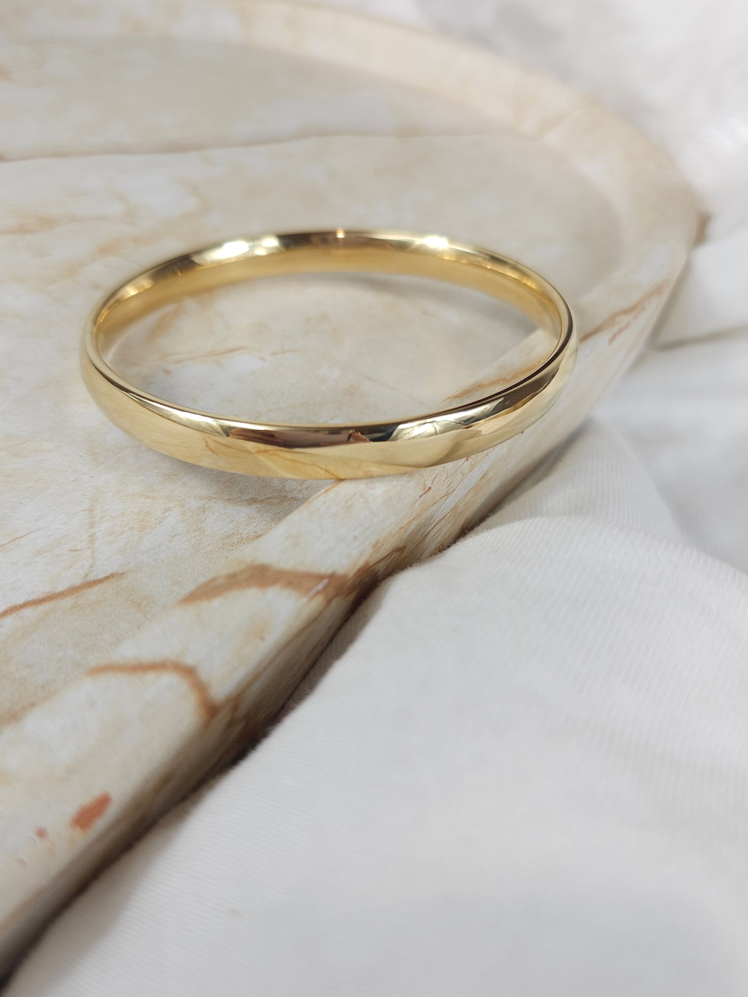 9ct Yellow Gold Silver filled bangle, 65mm