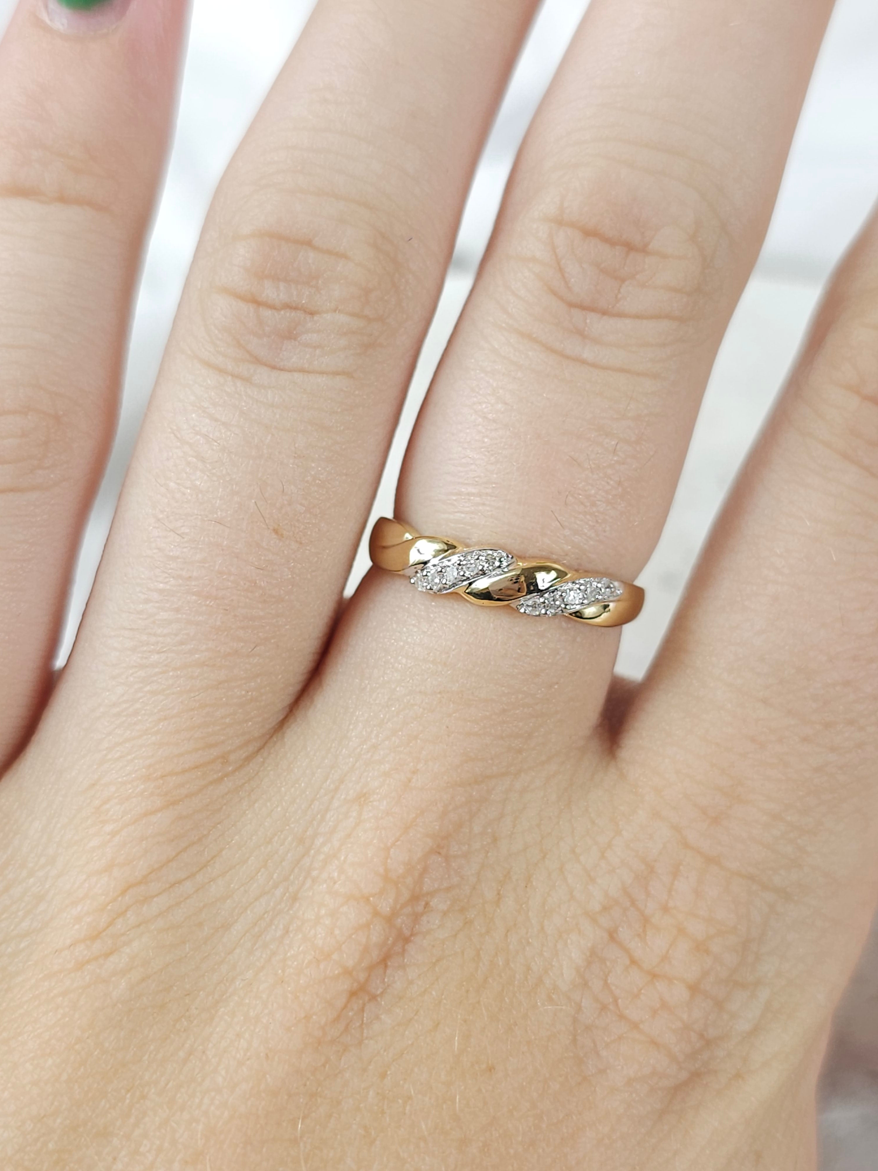 9ct gold diamond ring