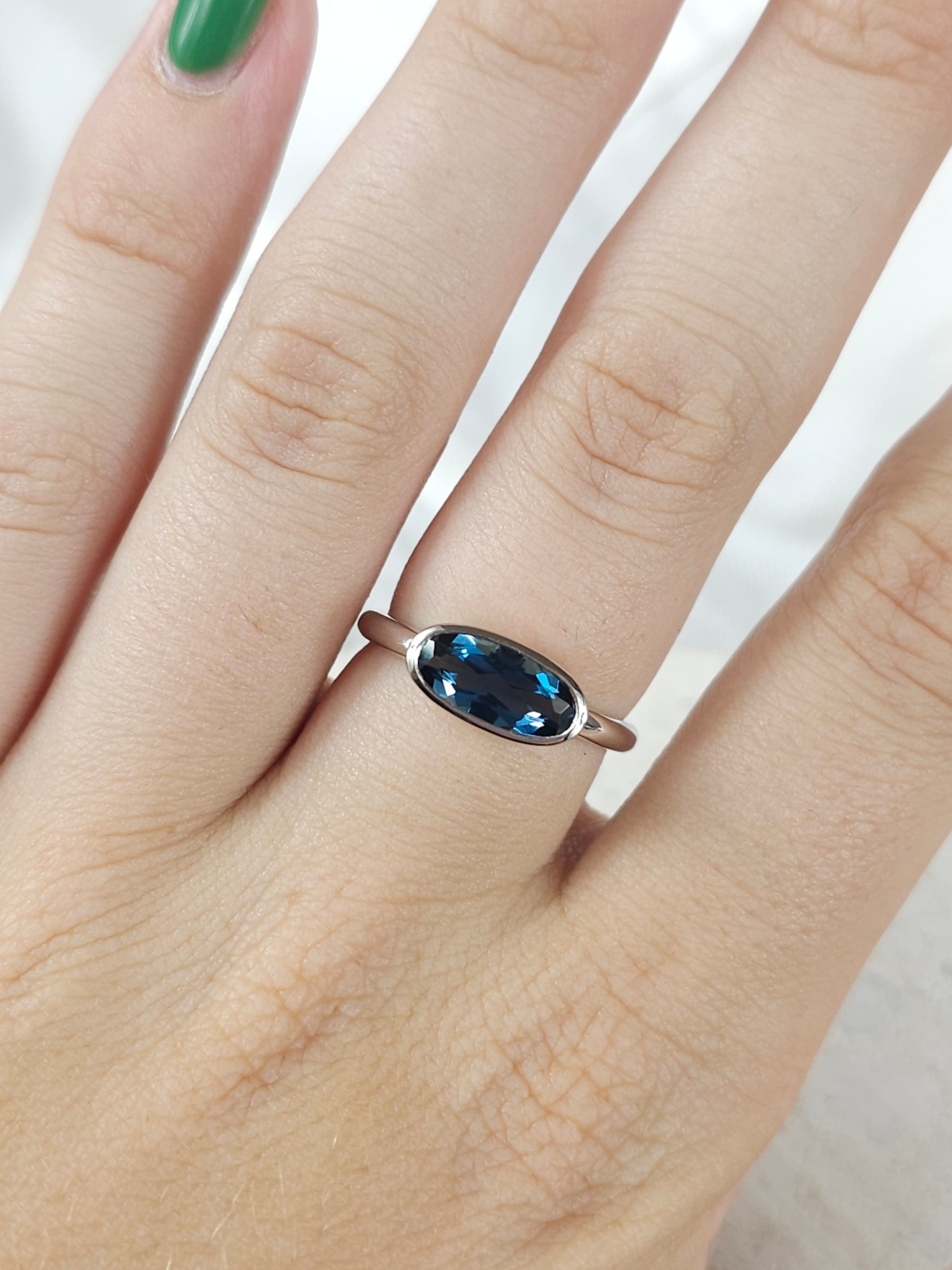 9ct White Gold London Blue Topaz Ring, 1.58ct